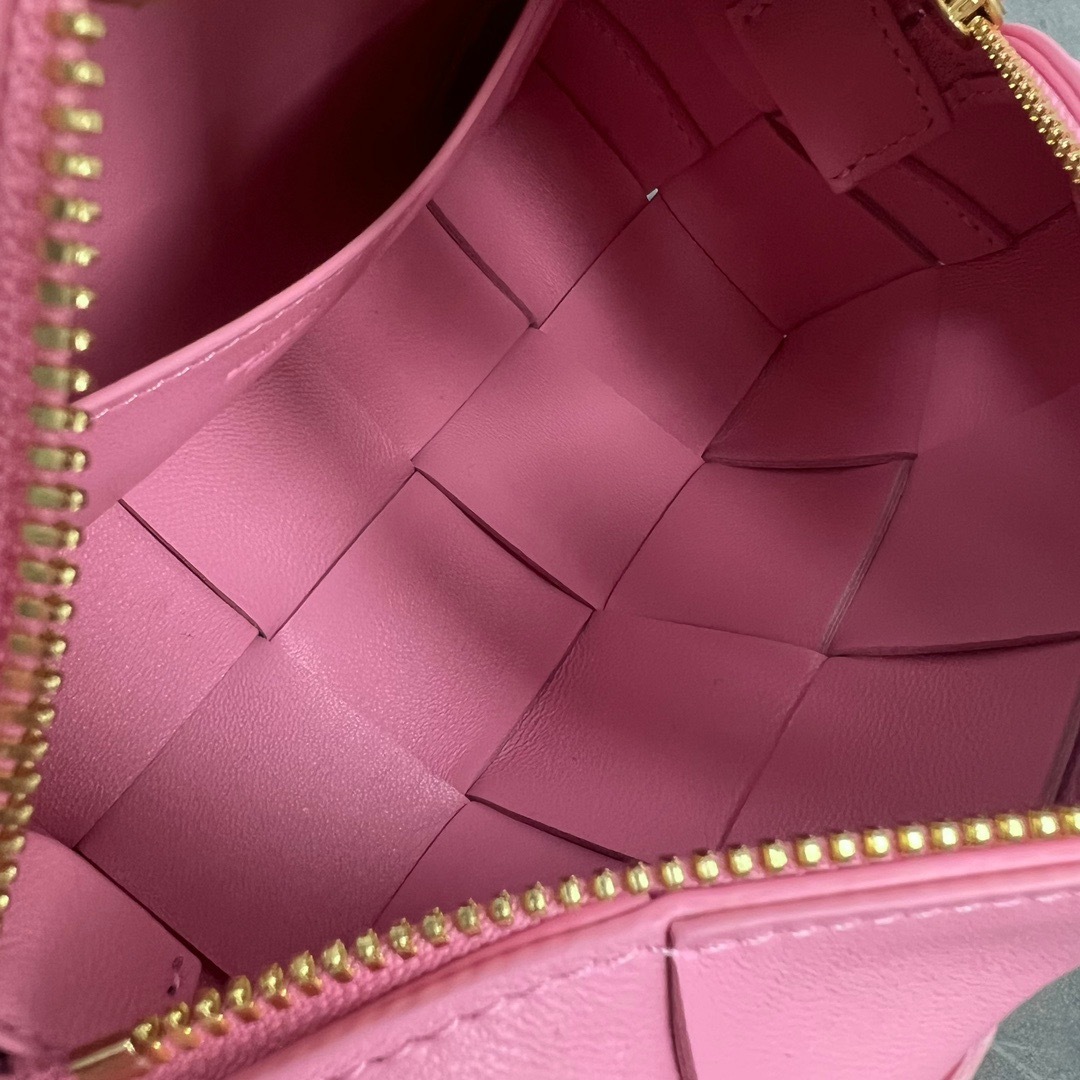 244AFEBD-9C3F-48DD-B553-A21AFE853DE9