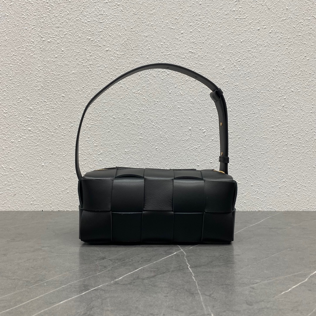 D134E175-A80B-445B-9FFE-376766BE7136