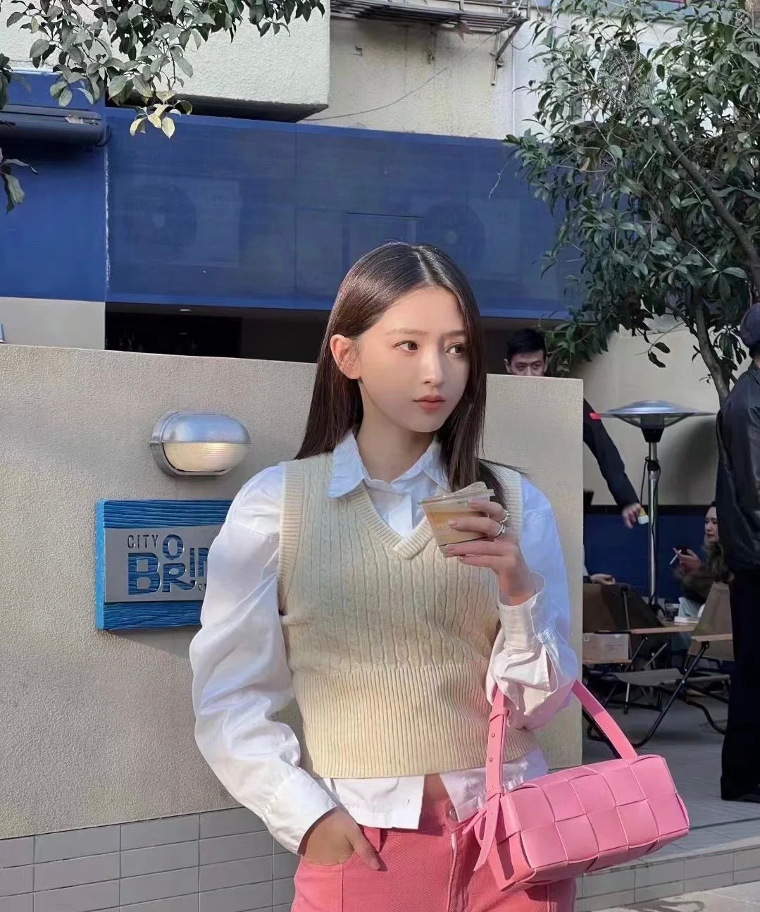 32213619-6E8D-4751-A1F4-30581AC67BA8