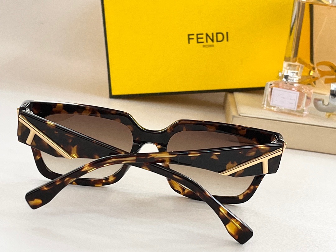 72ECC760-6DD2-4355-B5B8-272681E3D963