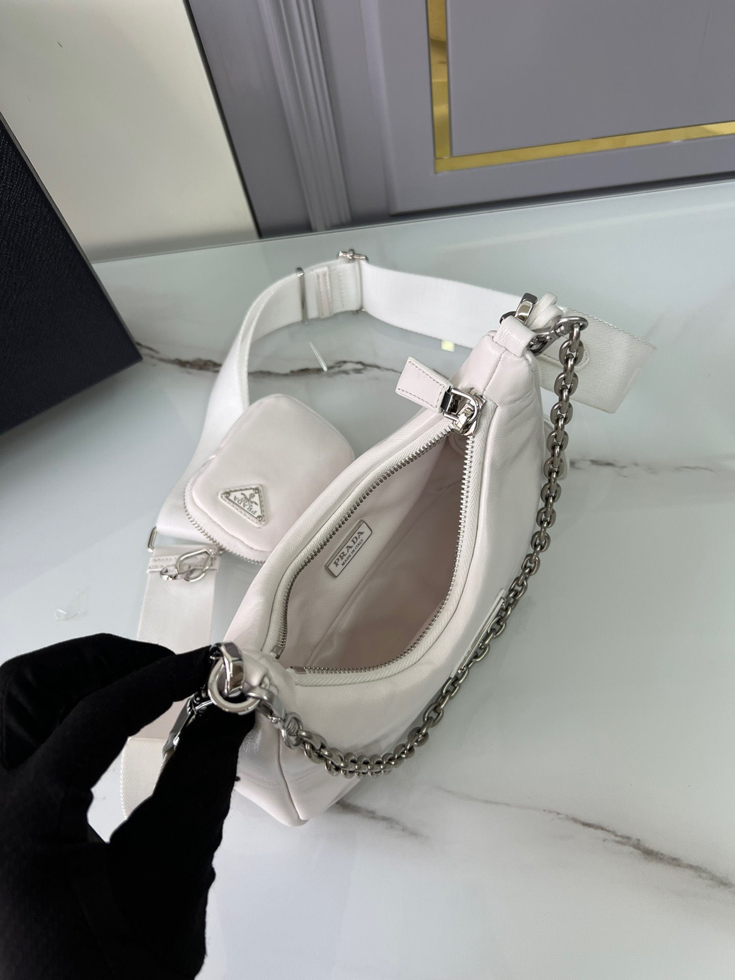 3D3DA105-9FEE-4B81-9EDF-A86A032CF9D8