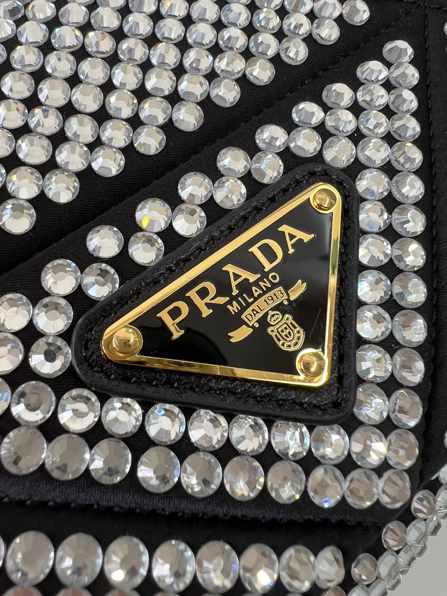 11FE4016-1C22-4B46-B0EE-B48BF1AFE5E3