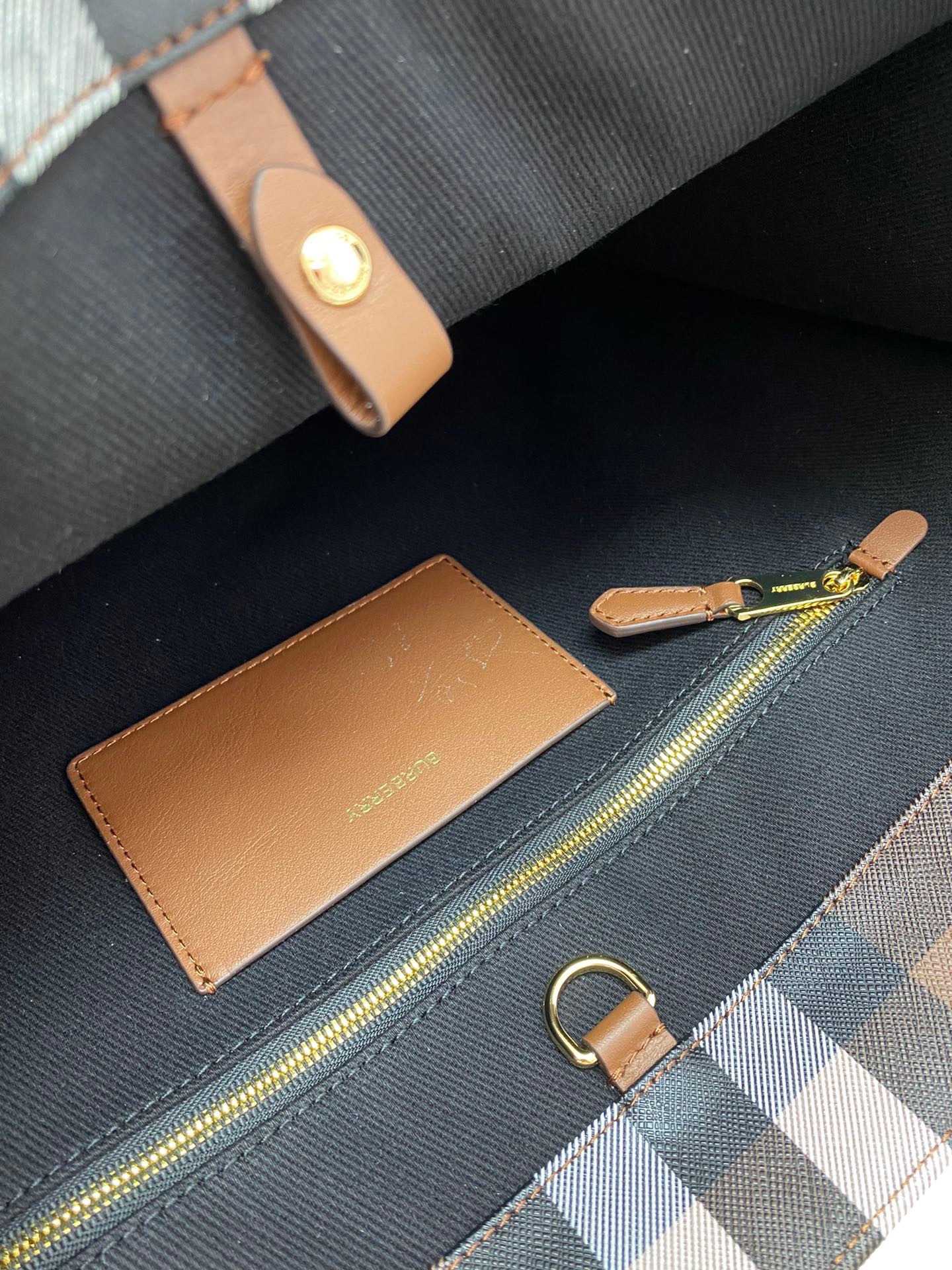 0A381DB3-5DEF-40E8-B3F0-634C009F145B