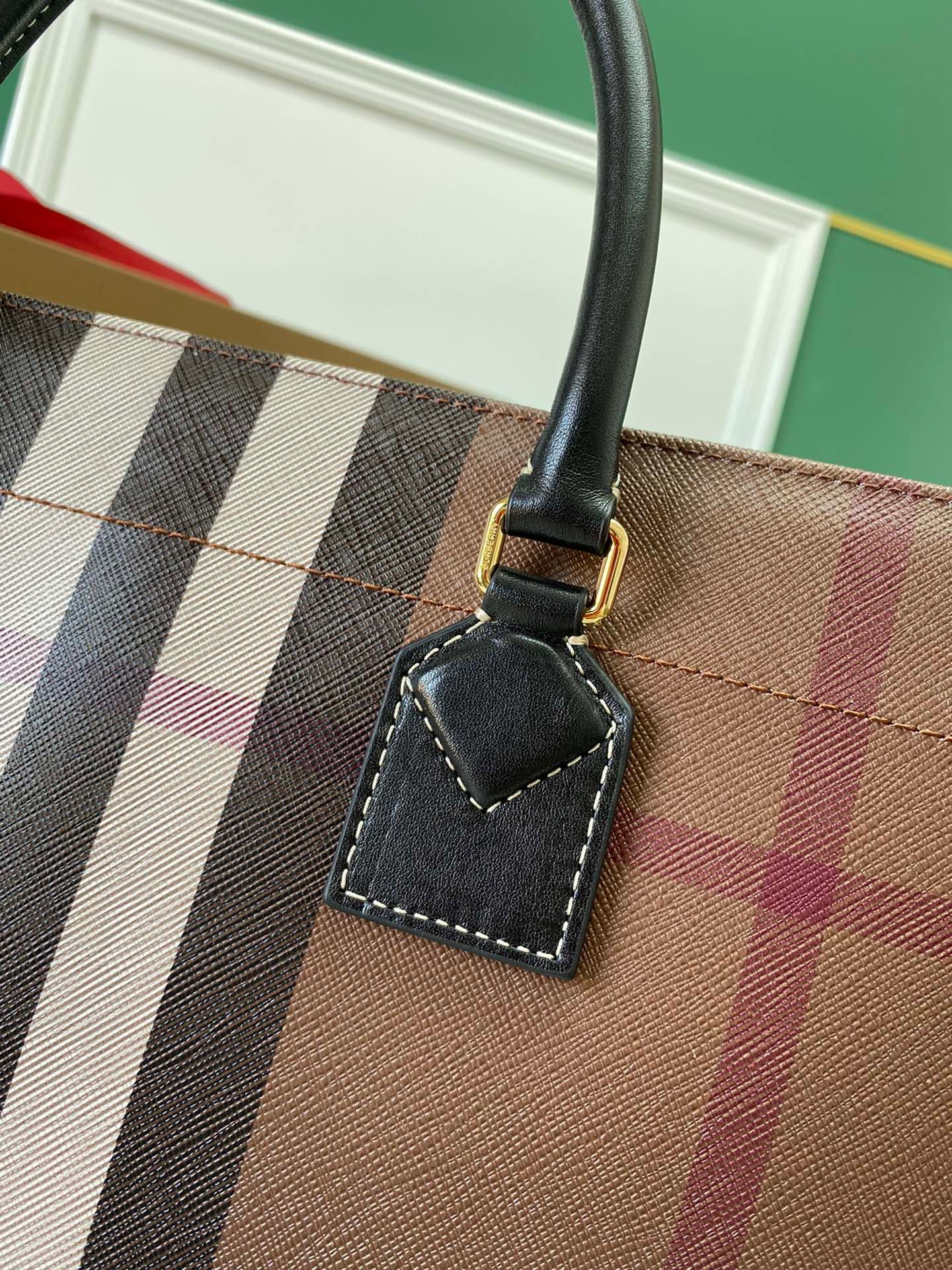 49F54E28-3F48-47A7-AB50-1E61C9B597DA