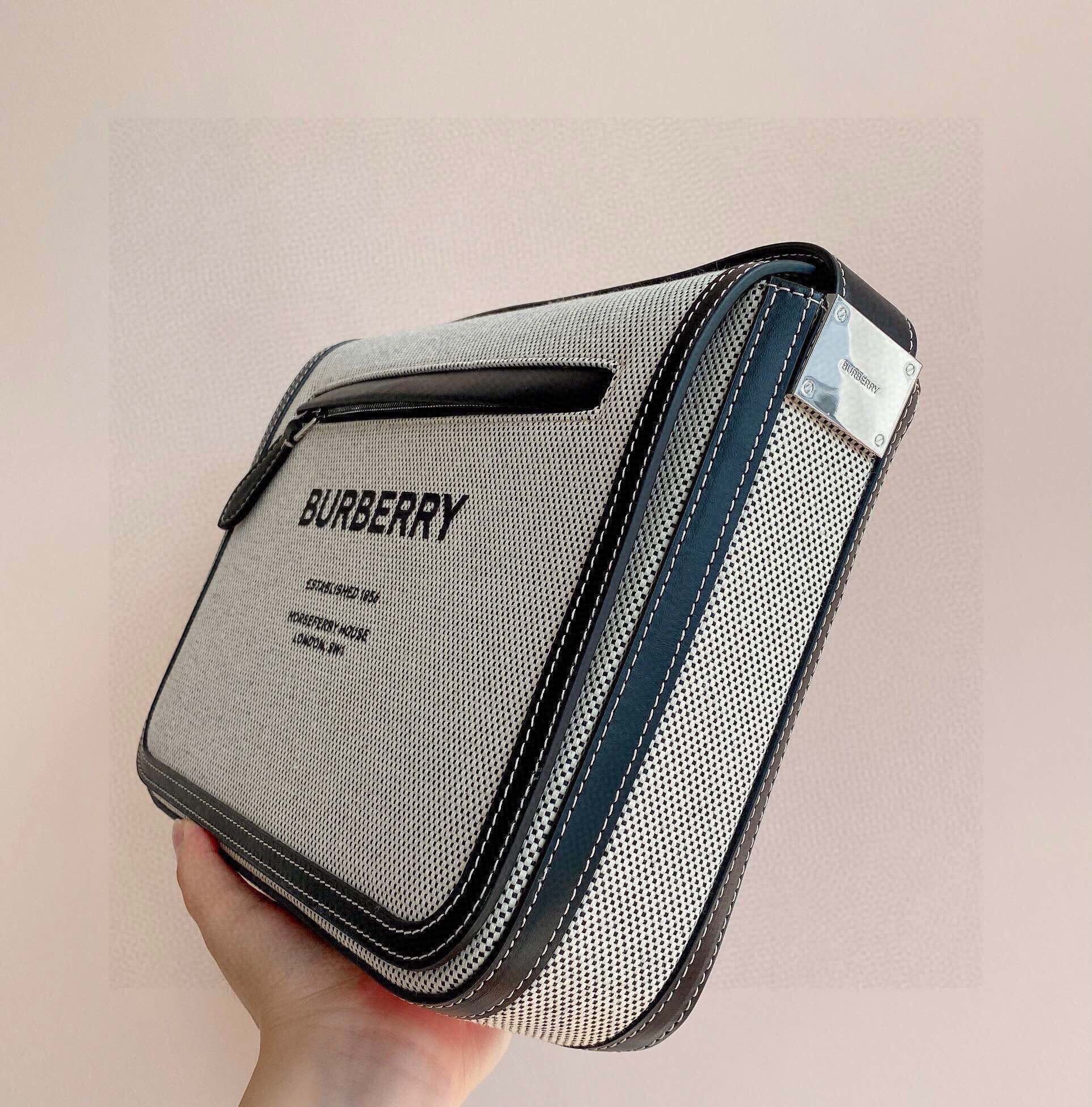 9C4B4533-7F1E-45BA-B62C-9DFCAB32D5C6