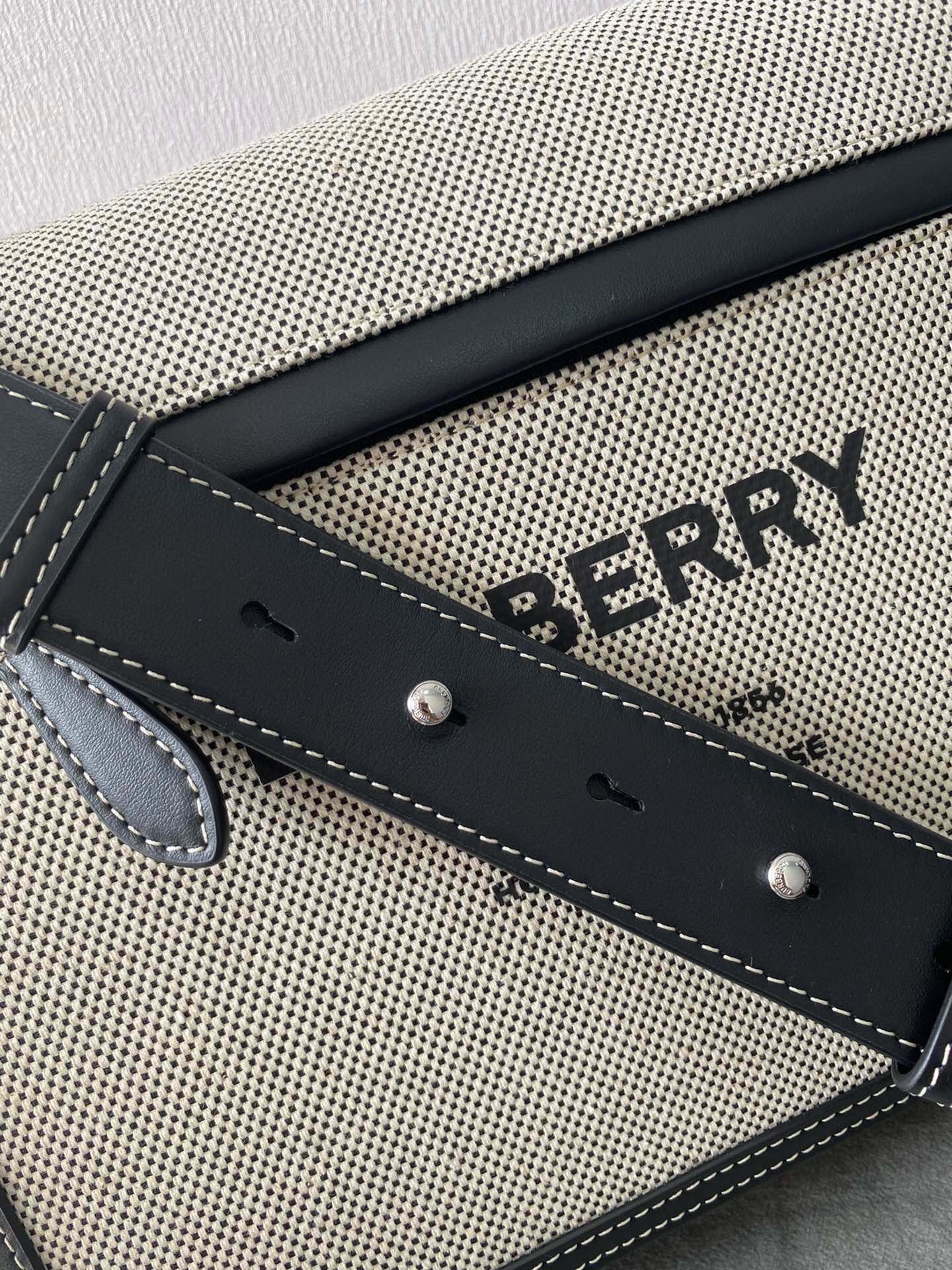 DEA10808-A4DC-4045-83D7-70F7D74092D0