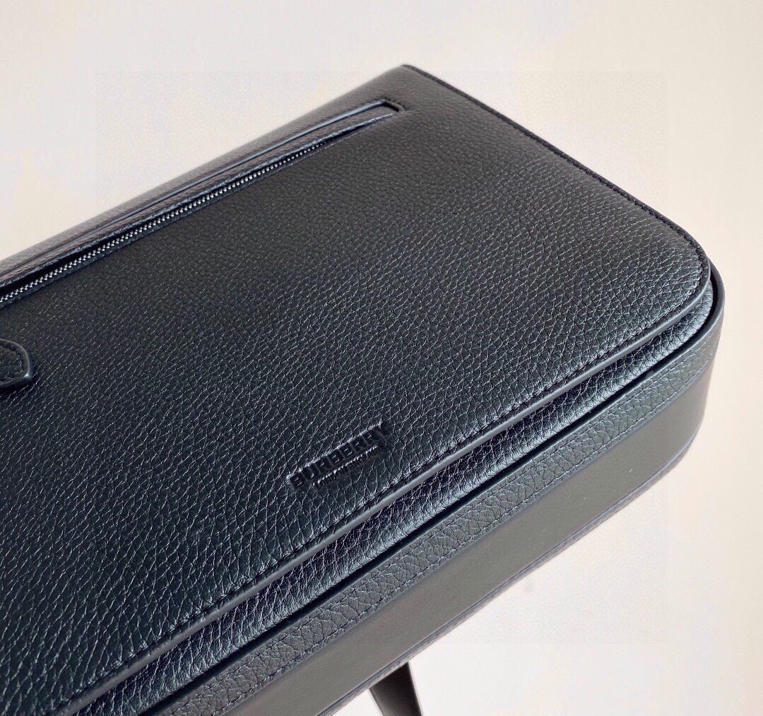 663D8B97-1A60-4F4E-8E77-2FCC227BD9F3