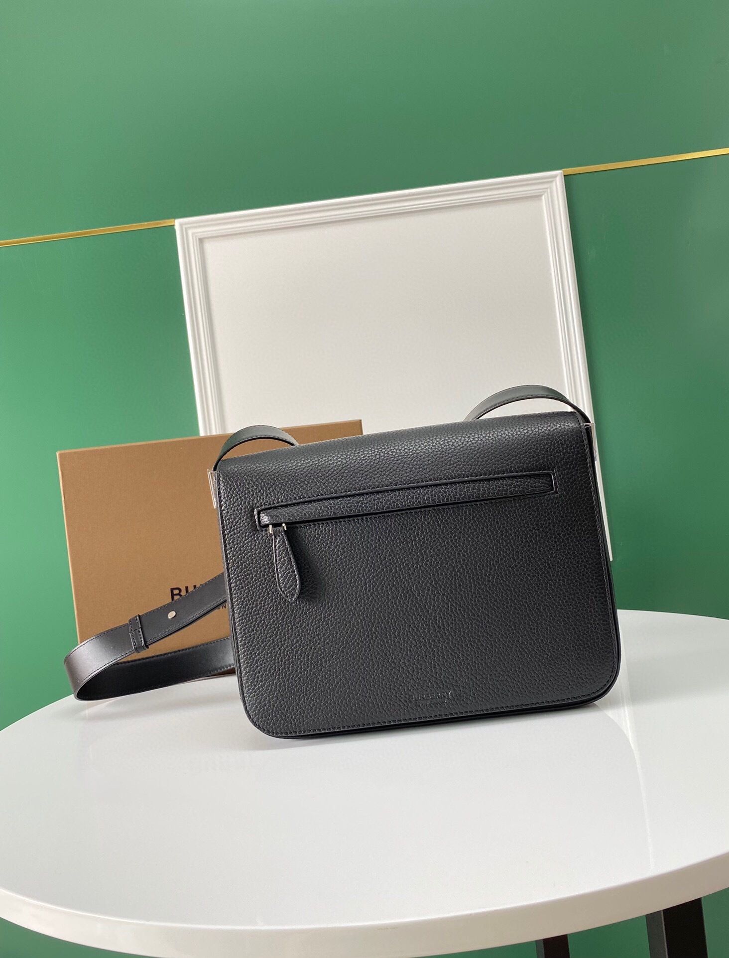 4BF8A30A-AFF0-4E74-8A93-4A44AC2681F3