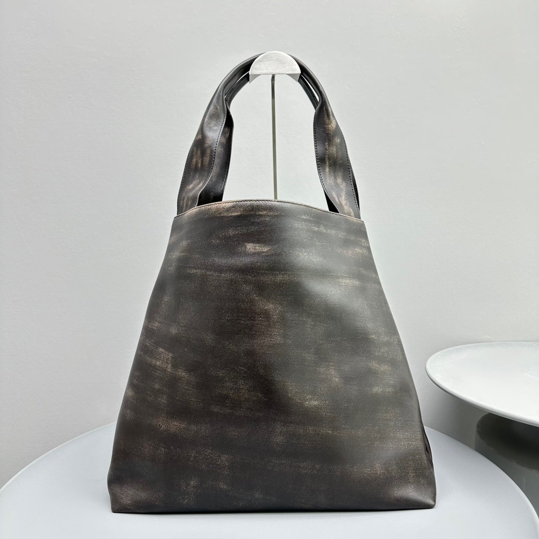 Miu Miu big tote 2023 – Theluxystudio Miu Miu big tote 2023 – Theluxystudio