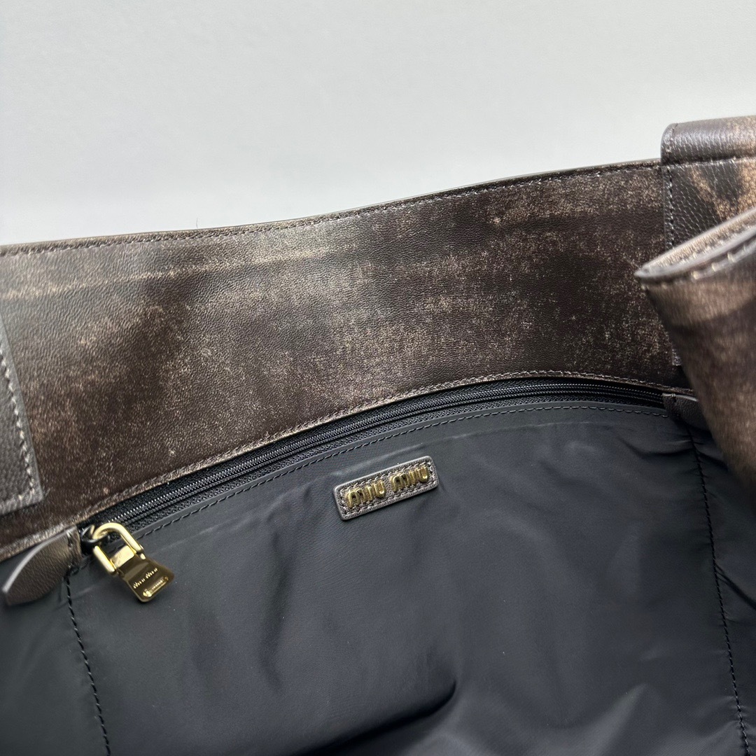 5C33EA8C-20FA-46A6-9834-A392CBEA8089