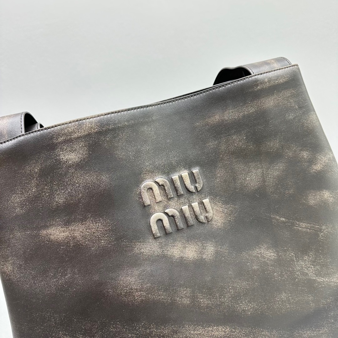 562D56B2-09E6-43F0-B7ED-BD2C1DF09F56