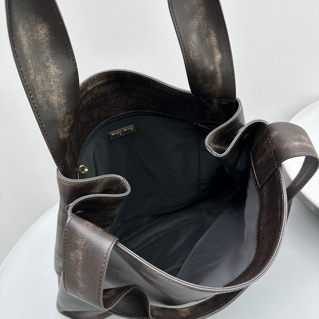 74B9F1E7-91F6-46C0-BD12-5B2DF401BEAC