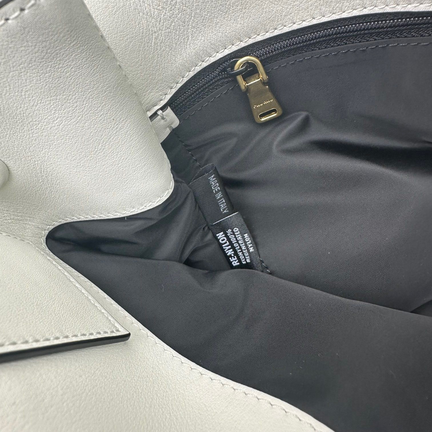 FFEA5702-0FD6-414C-B5DB-FCBB6BFD3AC6