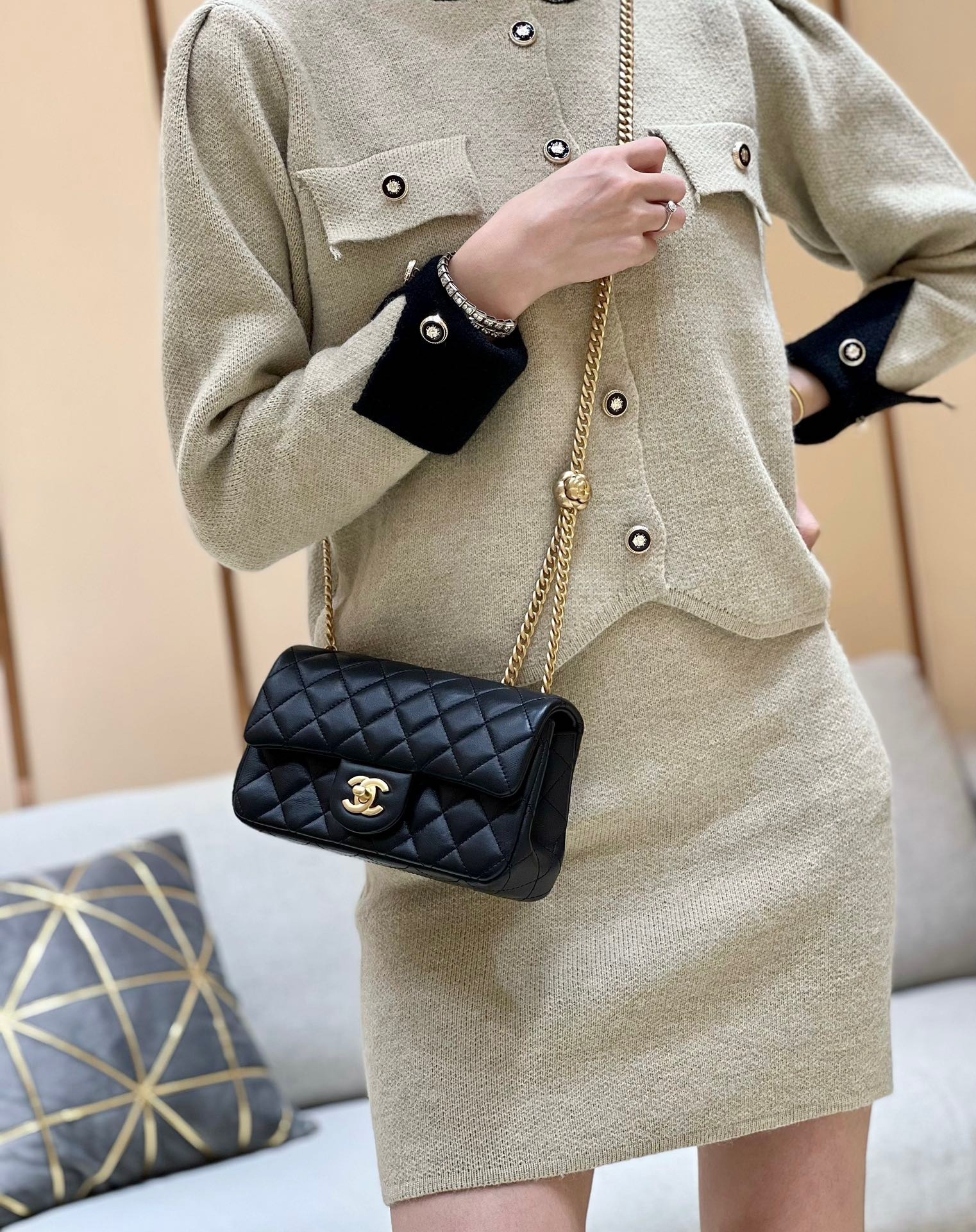 6D3B897F-5C48-43B7-B0E8-FAB069F0AA09