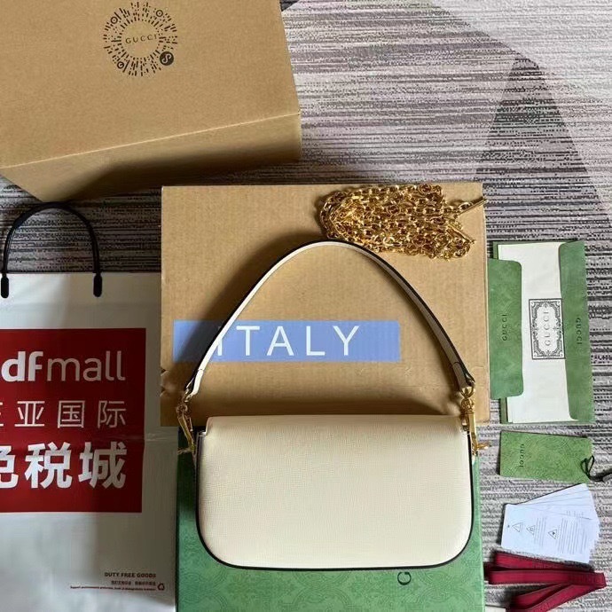 2B79ECA0-8D32-4B1C-9C83-A6EC245813A1