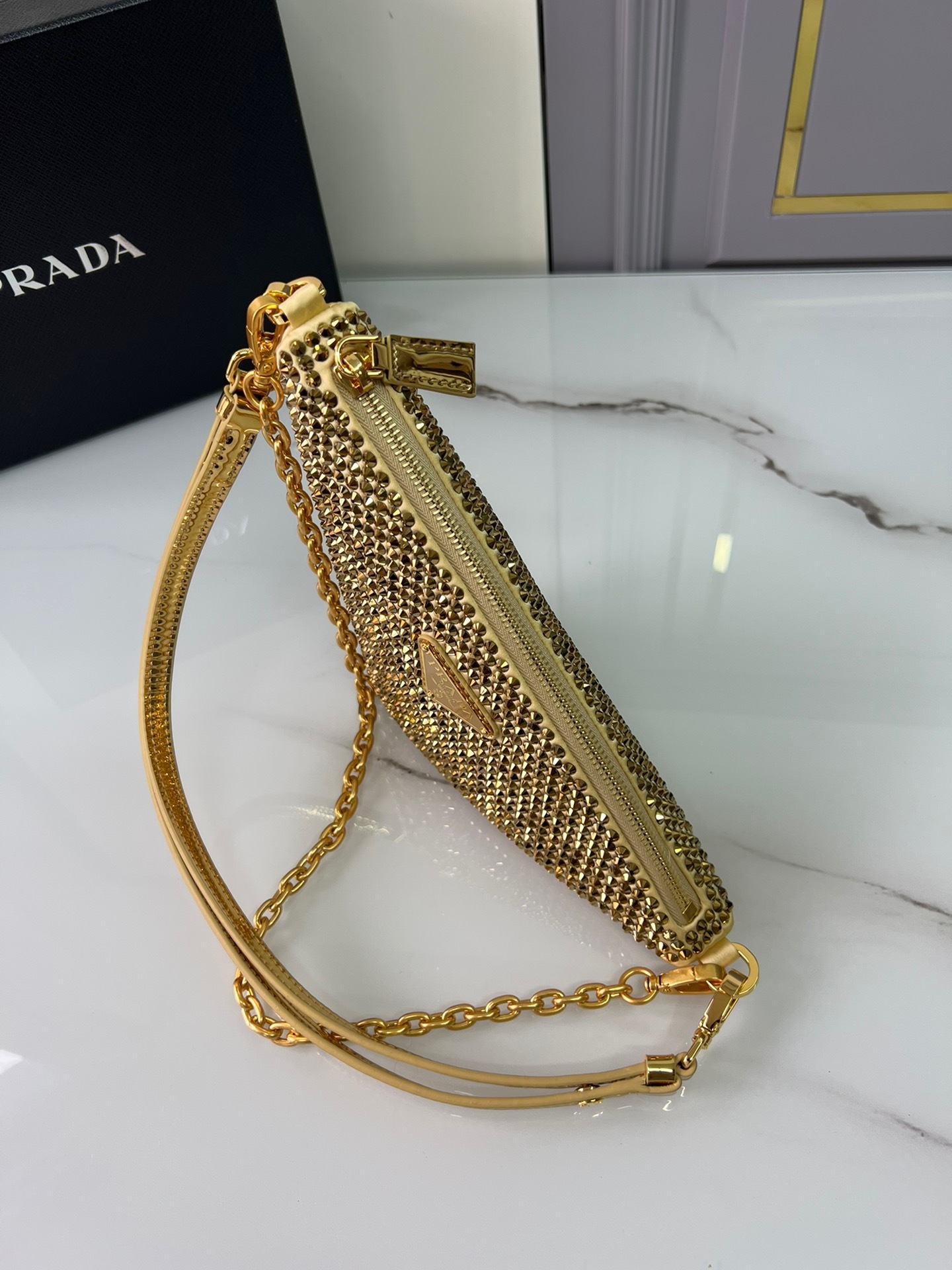 6D8E9275-9C4D-443B-B46E-0BBF67BFBC32