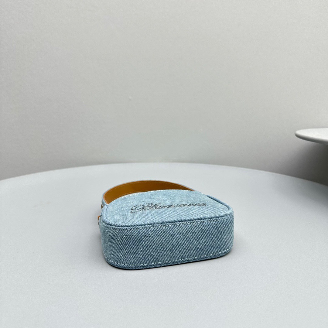 0D9BF650-B5FD-4CD3-A1DE-A98601125E41