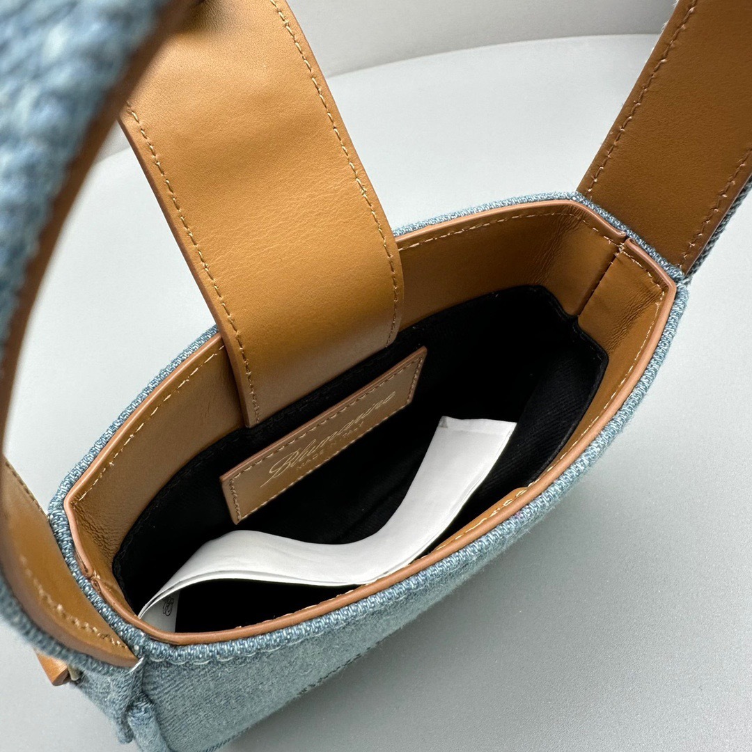 BD287683-8B46-4D17-8A7B-44C01EBEB02A