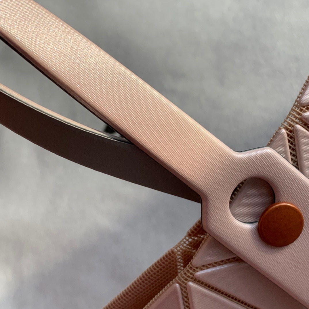 FB95FEC6-9ACD-43EE-8092-F2417B68CD4A