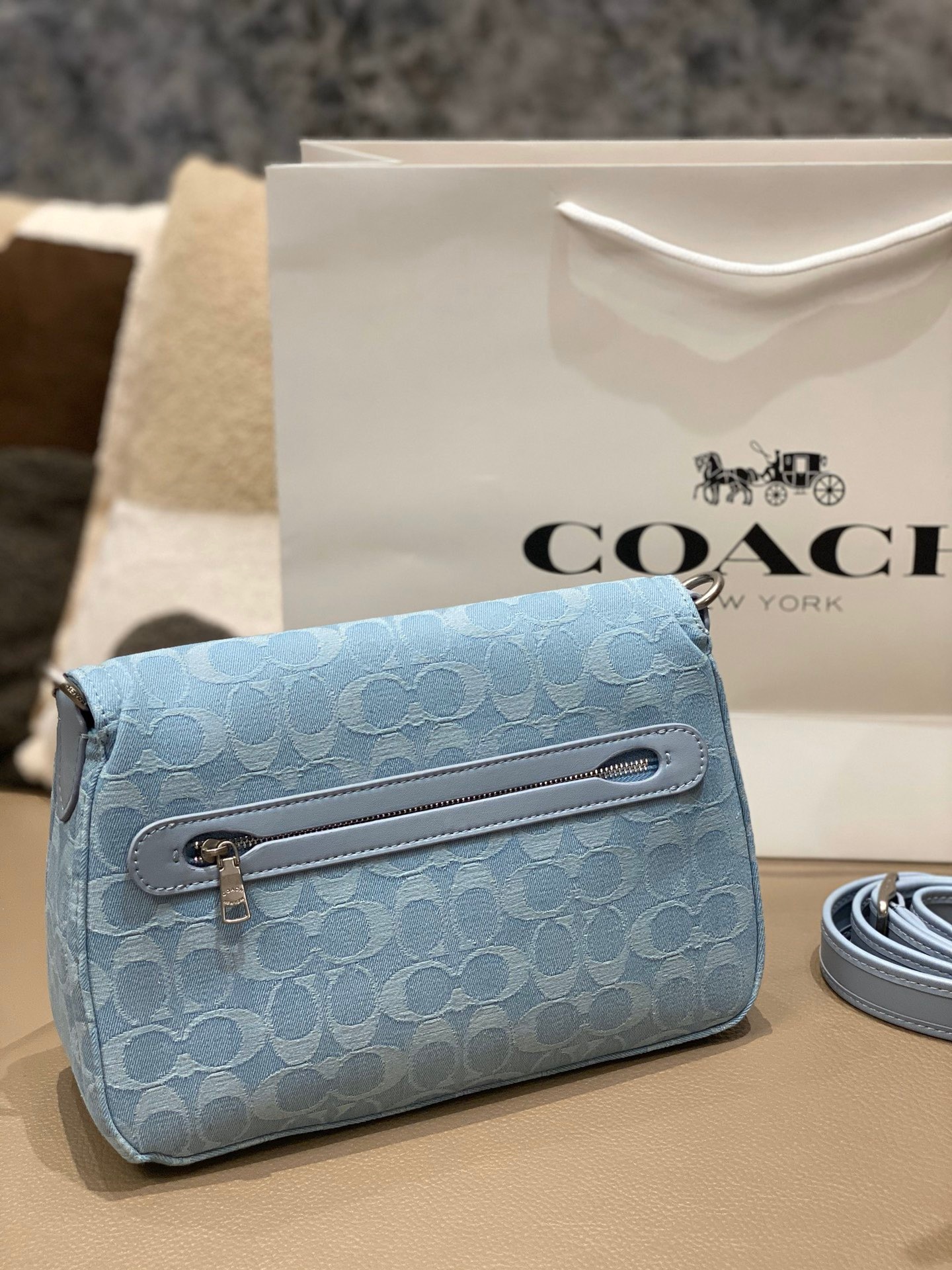 B964F946-1114-4C49-B2EC-4B914EEA2FD5