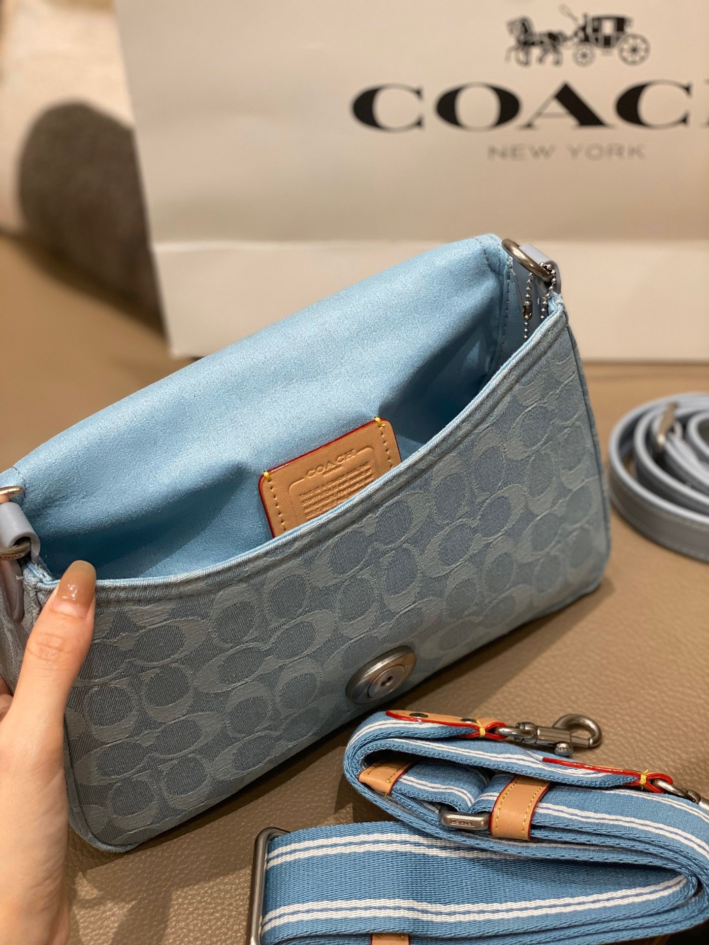 CAF3122A-255E-4DE4-8431-FA0CC91B3DB0