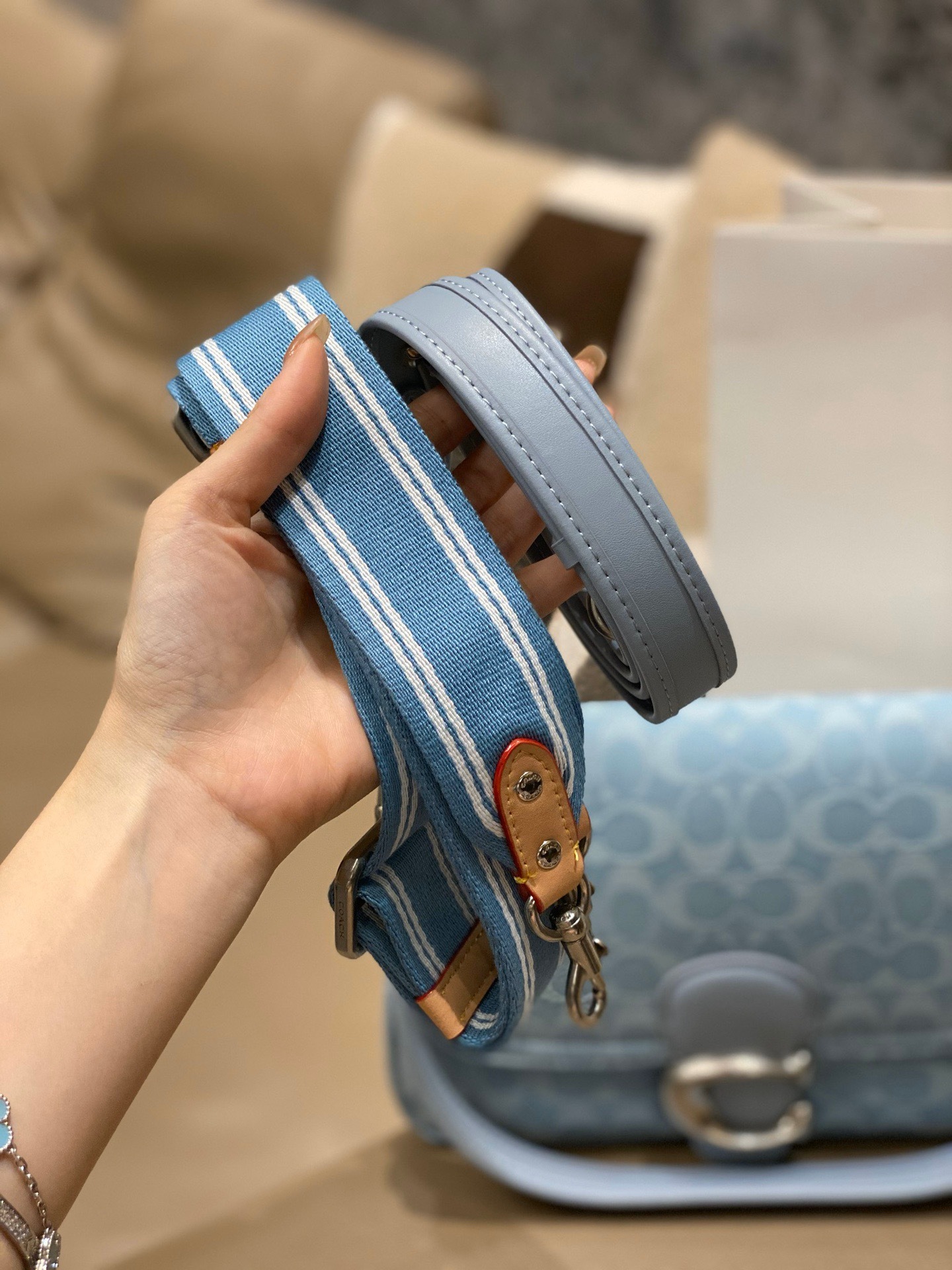 79063144-4BFD-42A9-8AF9-4501E9D386E2