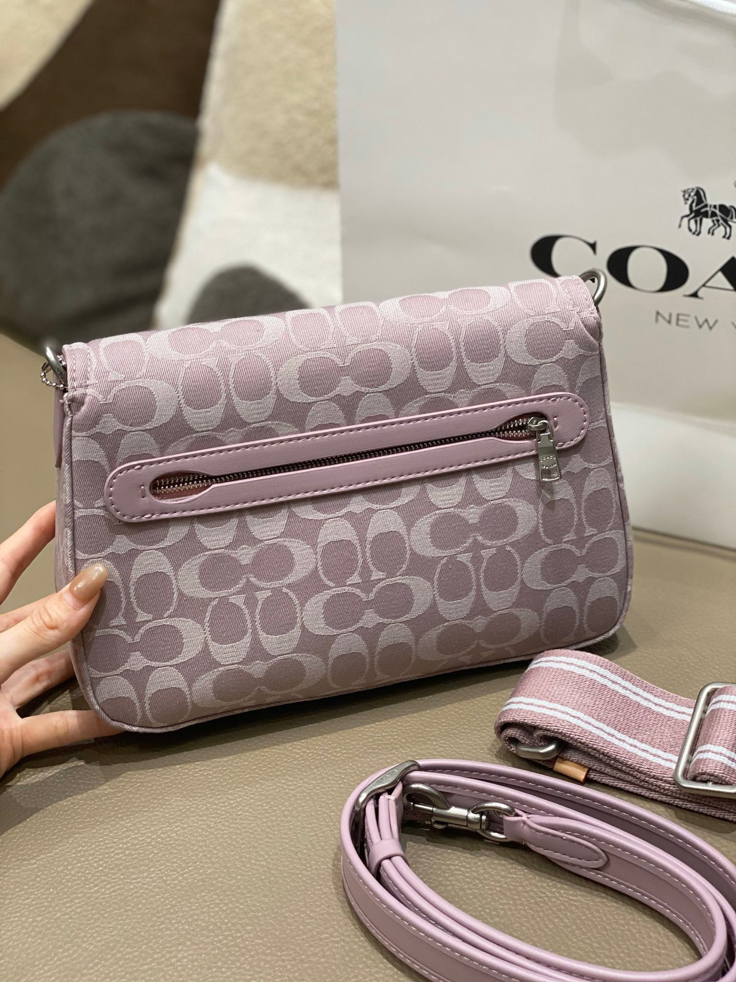 DD3A8287-B661-4C68-A3C3-CD7CDDF7635B