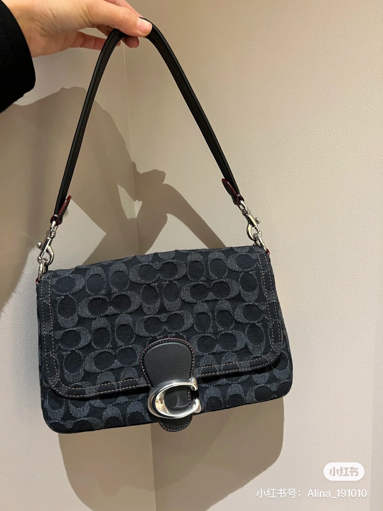 A0920AF4-55E1-469A-95F7-80D594136084