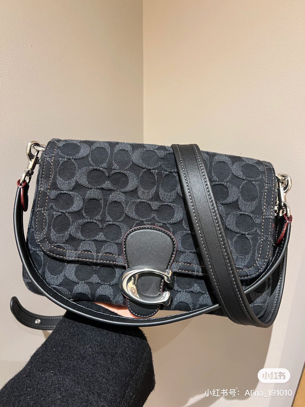 3AB9843F-4EA9-40DA-B398-C13E8465C8BB