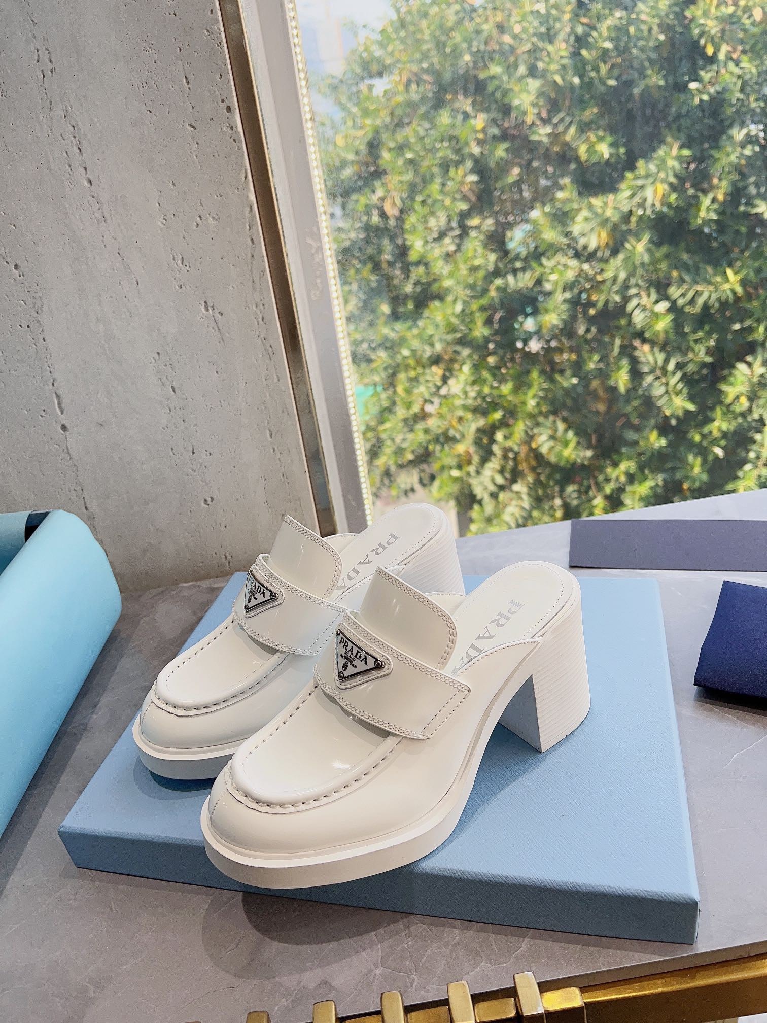 994E25C4-E4F6-4C01-A0F4-6AB186B130A5