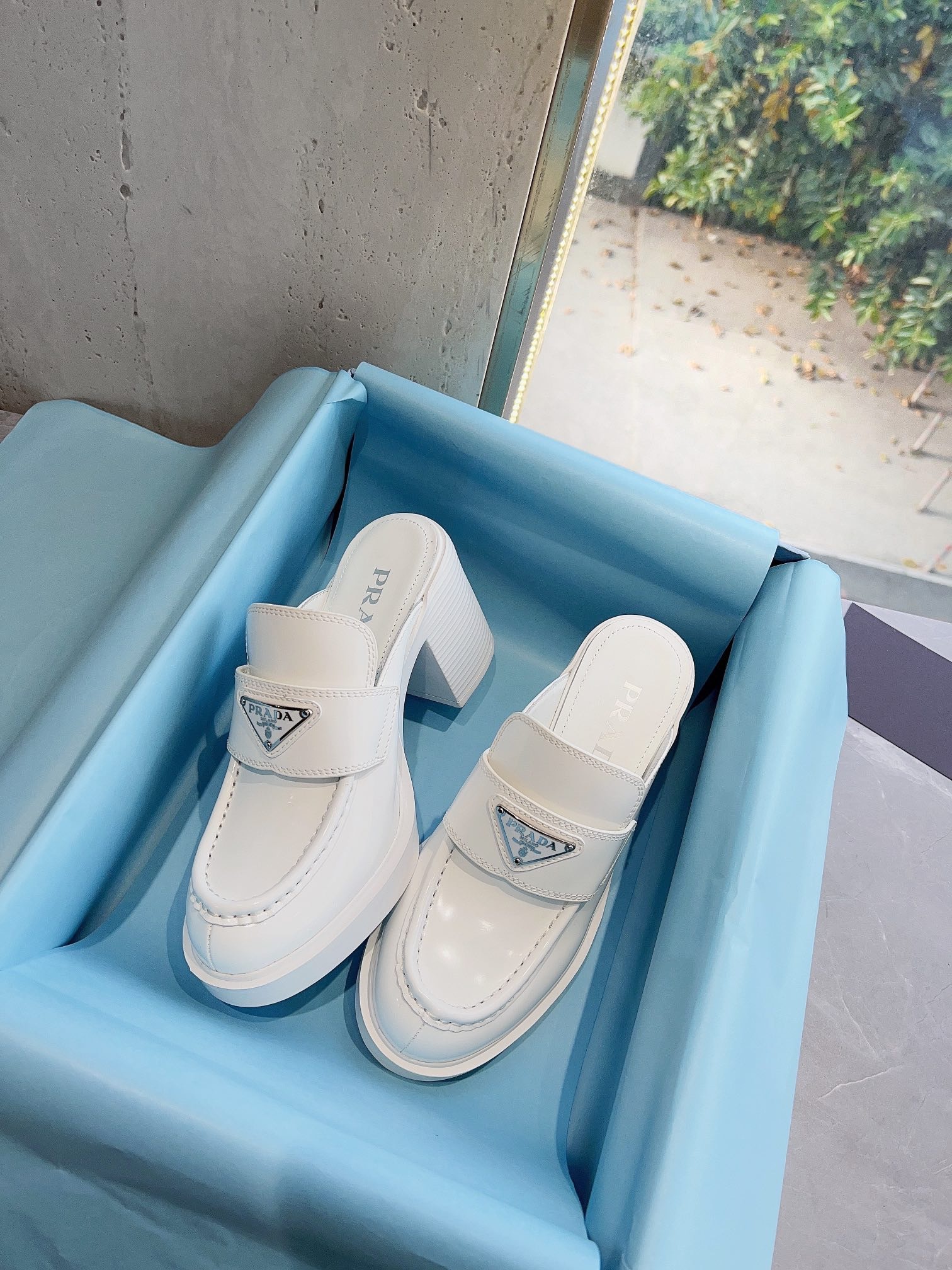 79935AE8-BED5-4F21-8BF6-D7D9879C14EB