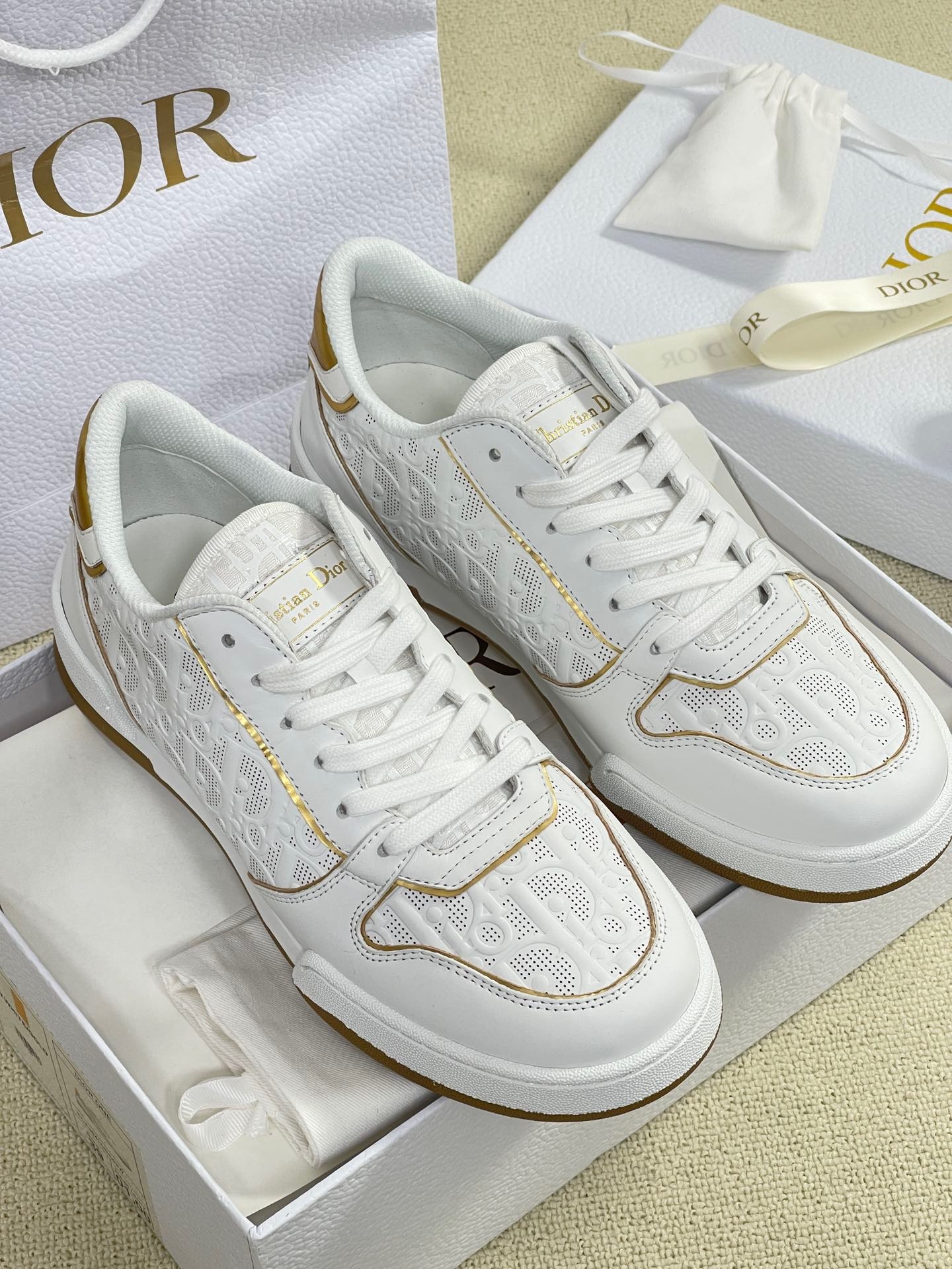 13E952CB-40A2-4CB2-9AC1-B8F35D2C02A7