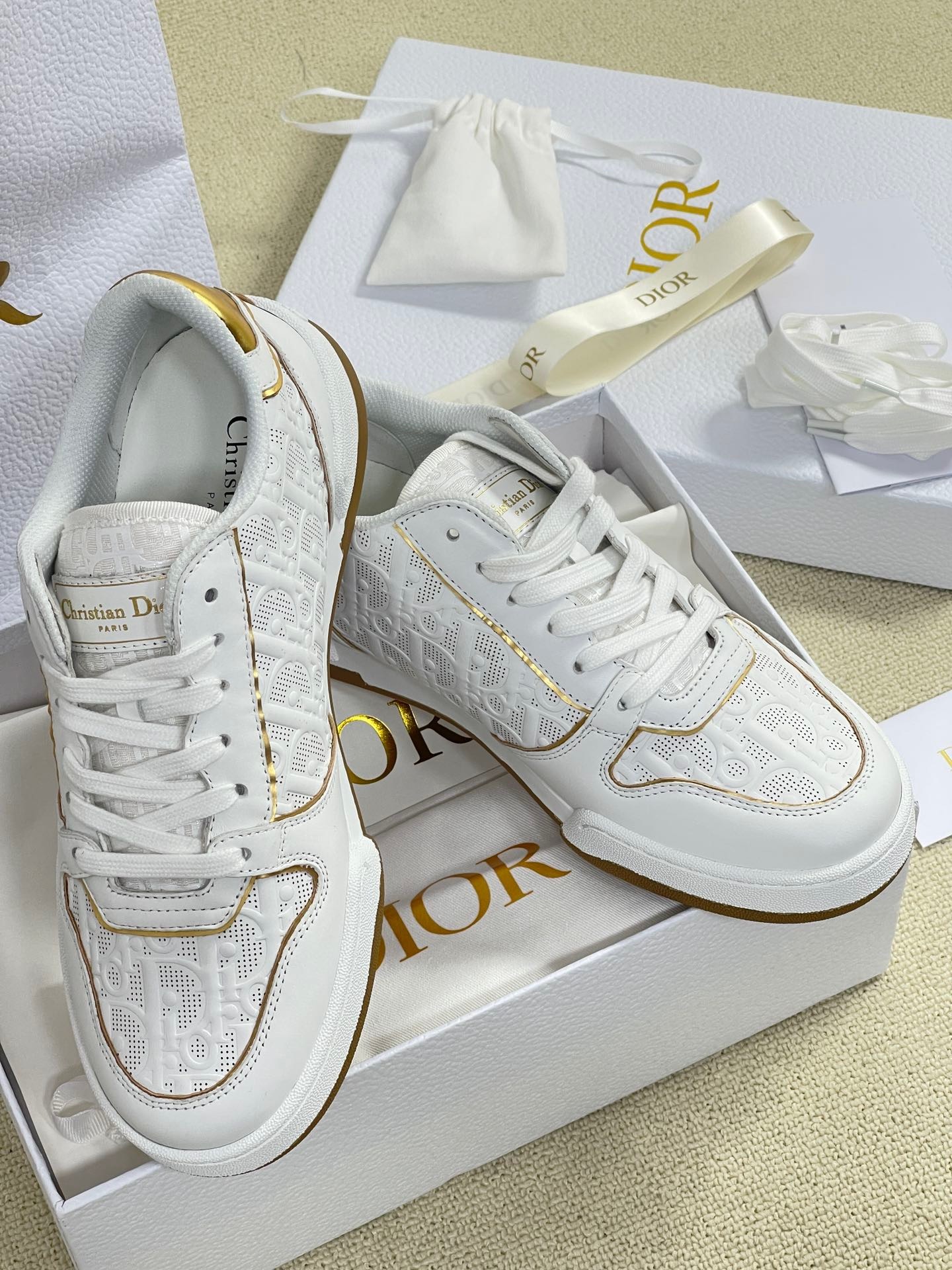 9B9491B8-6529-473D-BEA7-699E7CF356AB