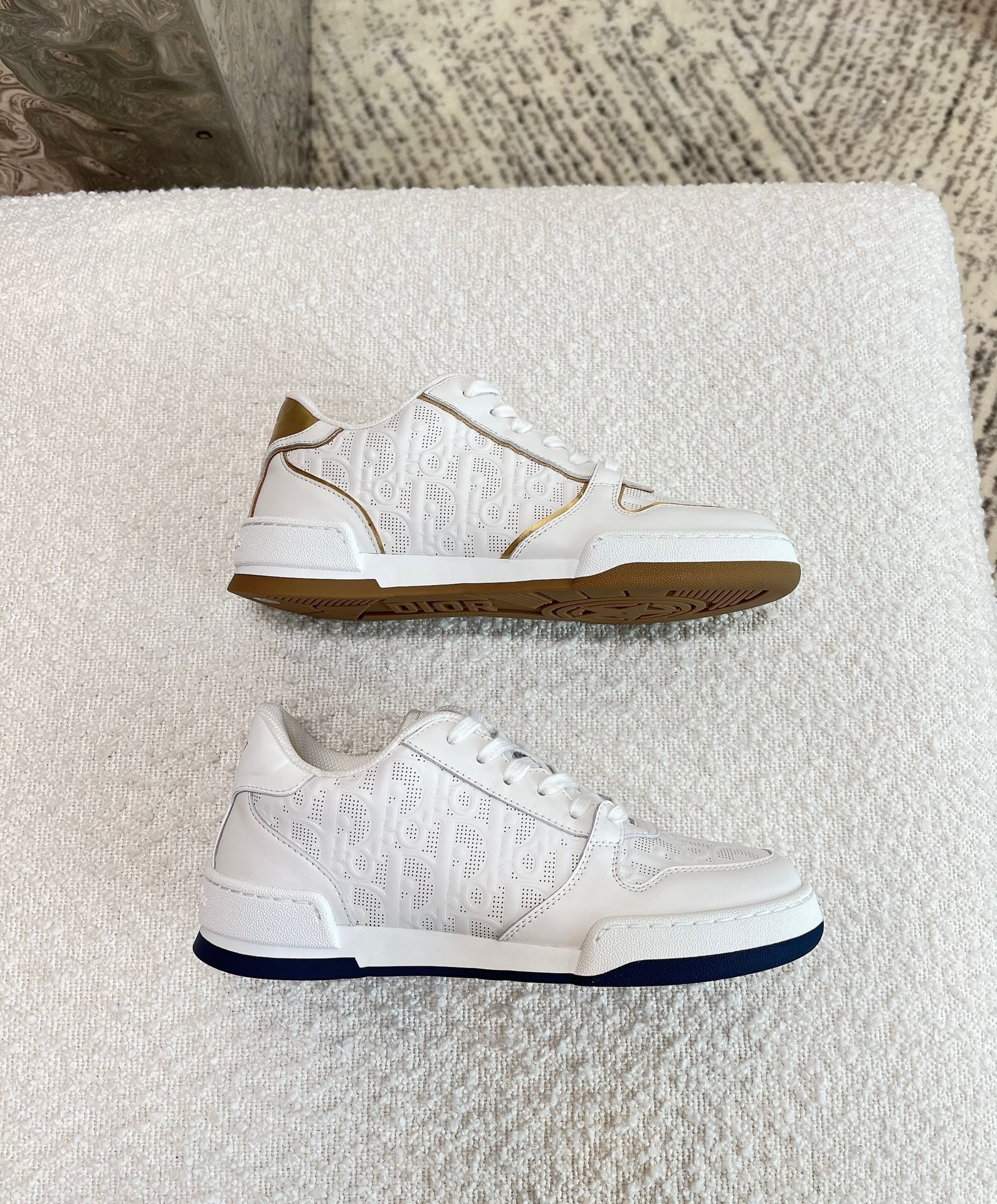 70A7BF08-4A7B-4243-B4B1-E130E01B209C