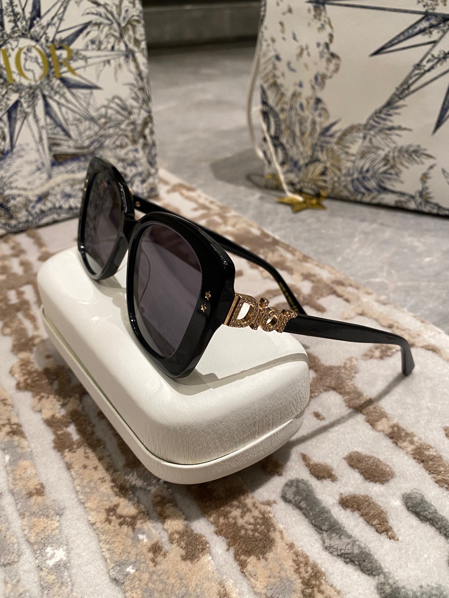 5C64E16B-612F-48CF-8169-92947967F6DE