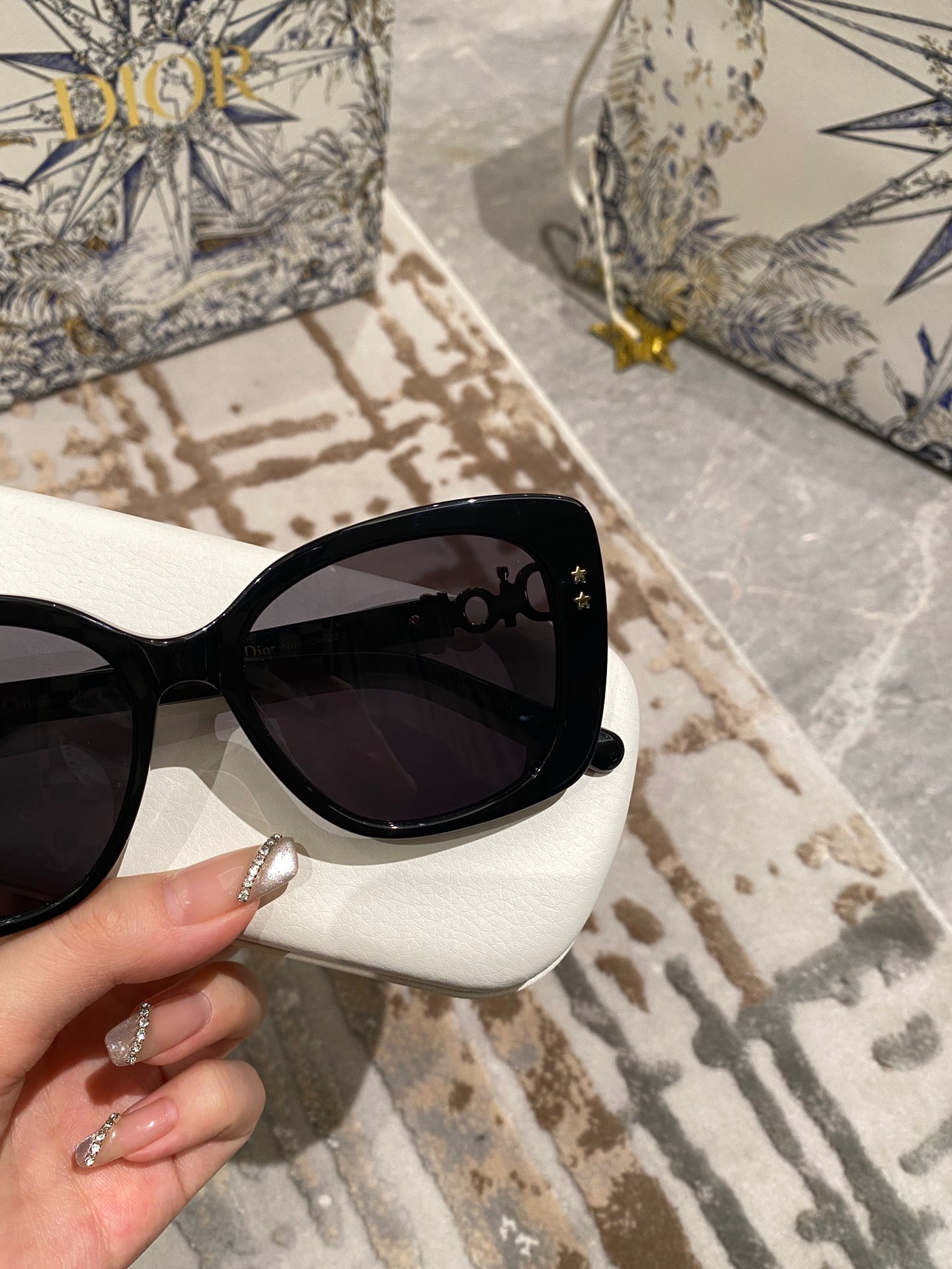 5D1563DF-5BE0-4E8A-9525-0414103C791C