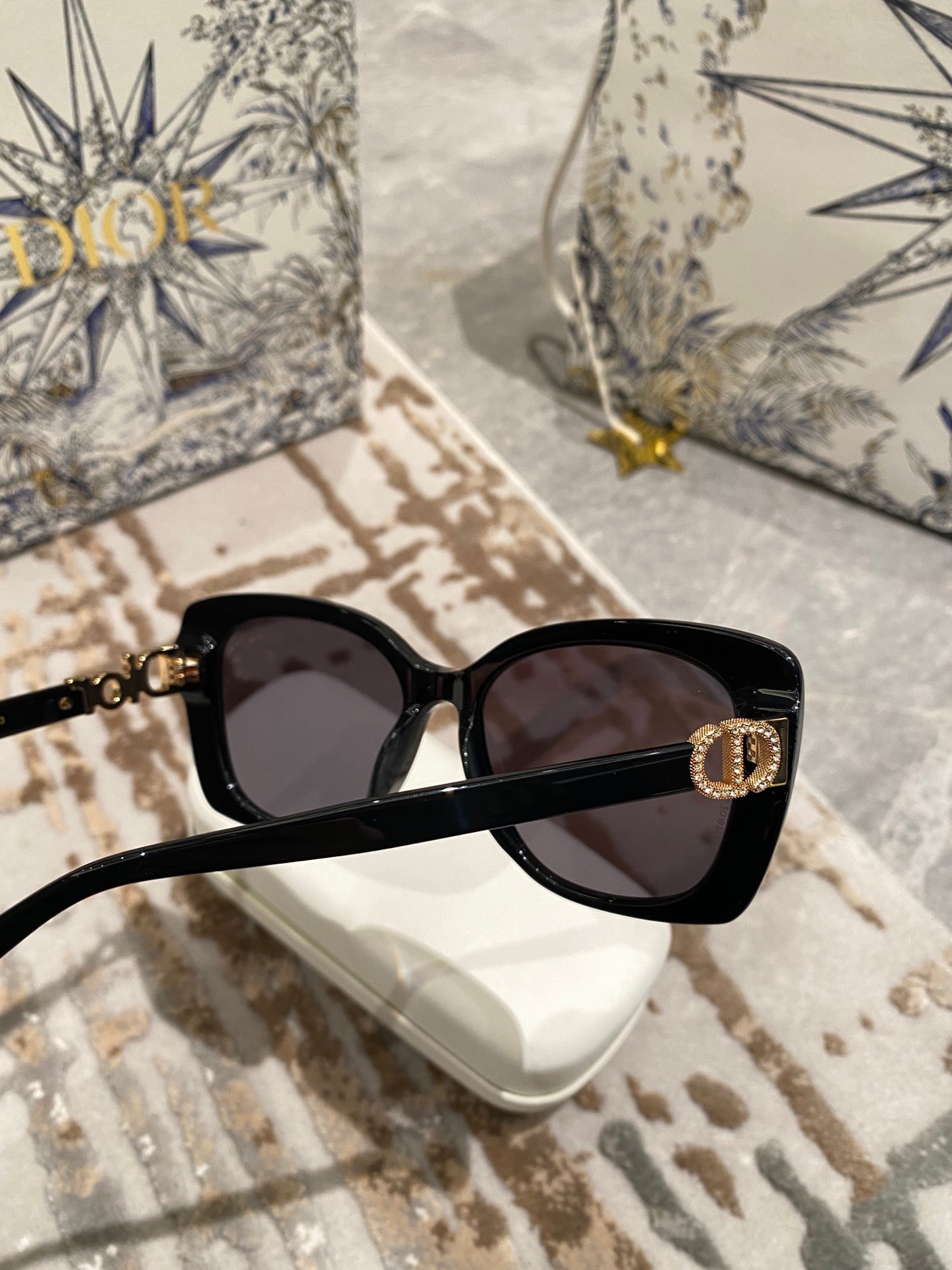 3C190A9A-A120-4A51-A021-247E8ED18B86