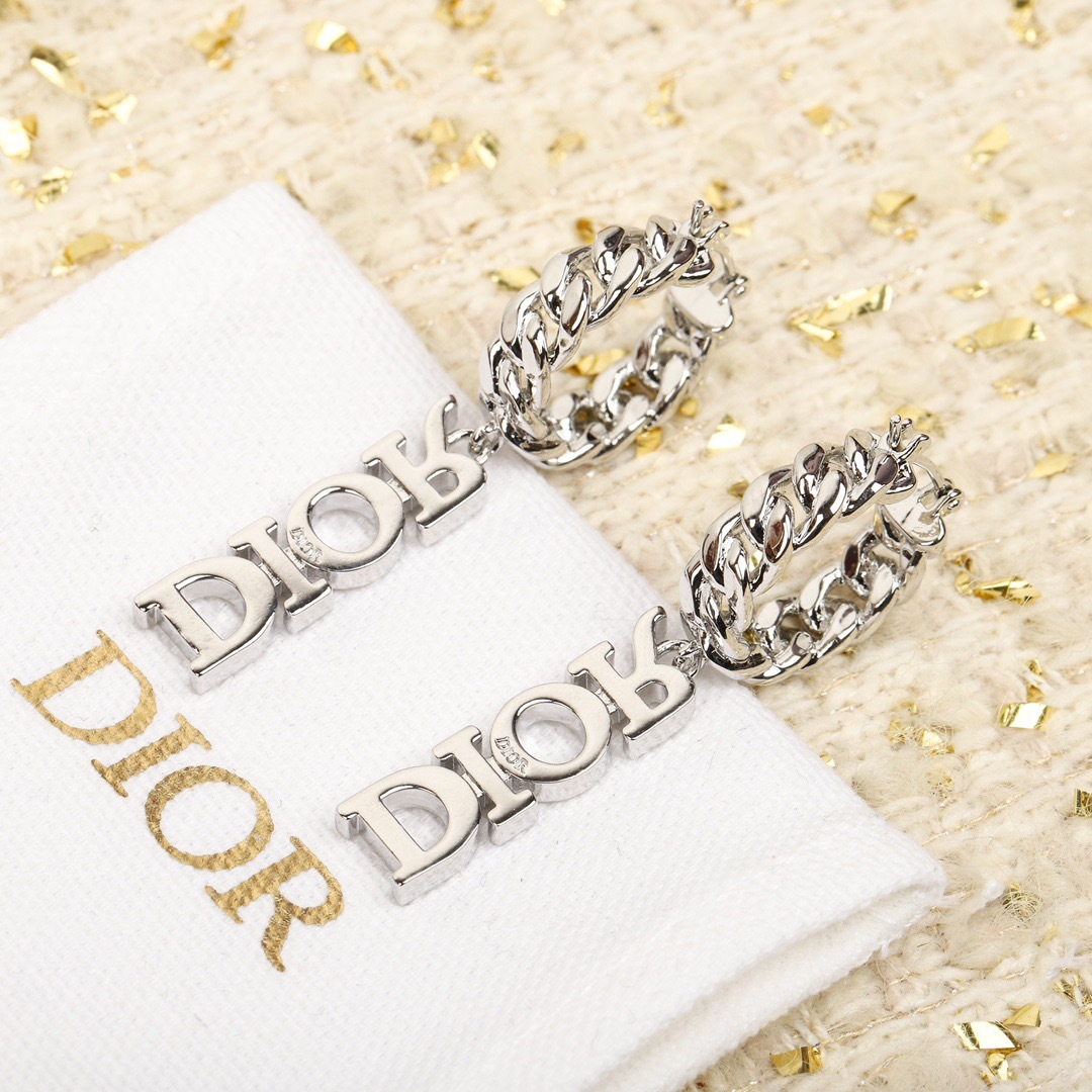 FD09C066-0D77-44AE-8310-EE756EF4C52D