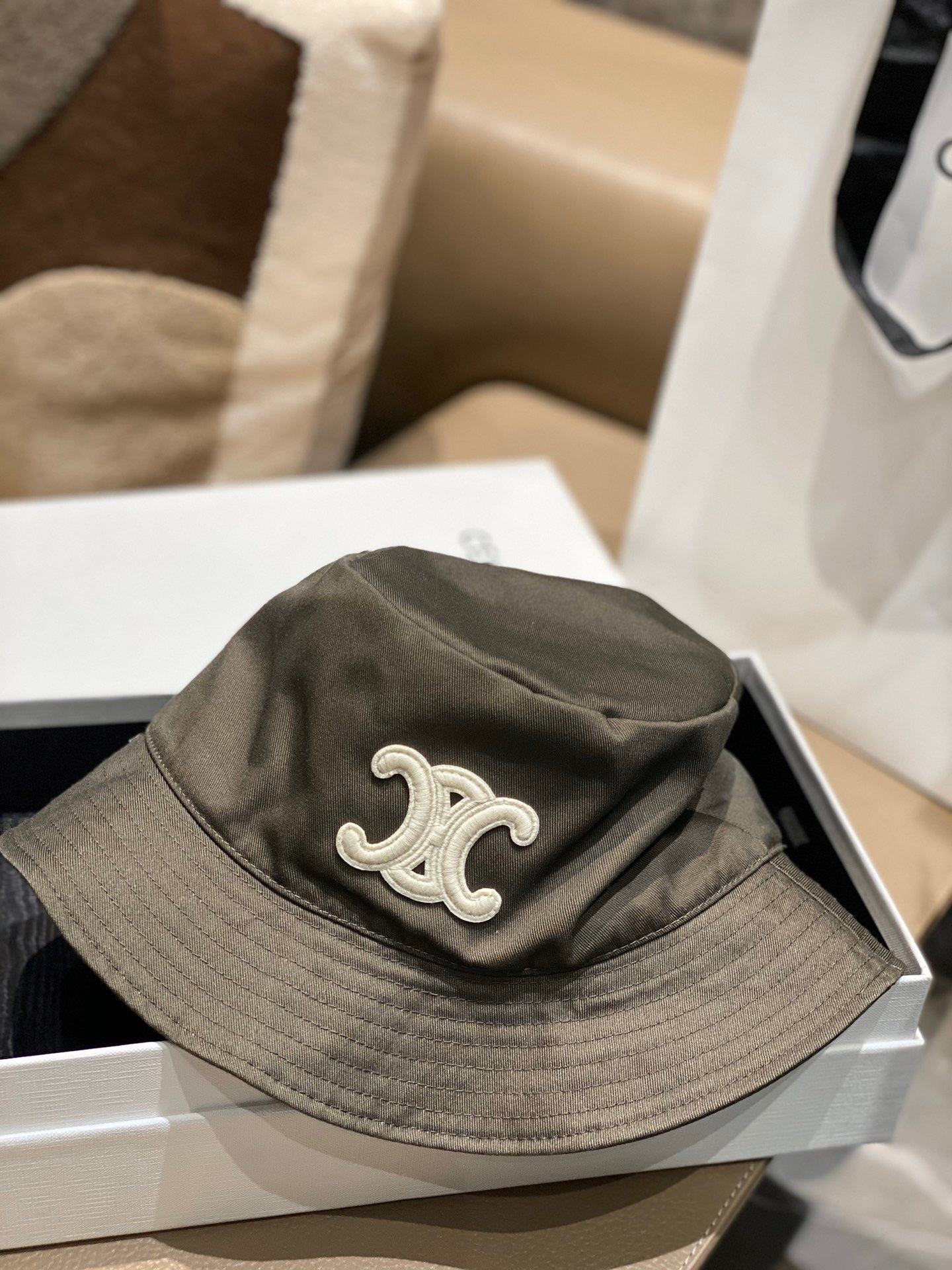 30733AF8-0B05-49AB-8D68-E7E2110890DE