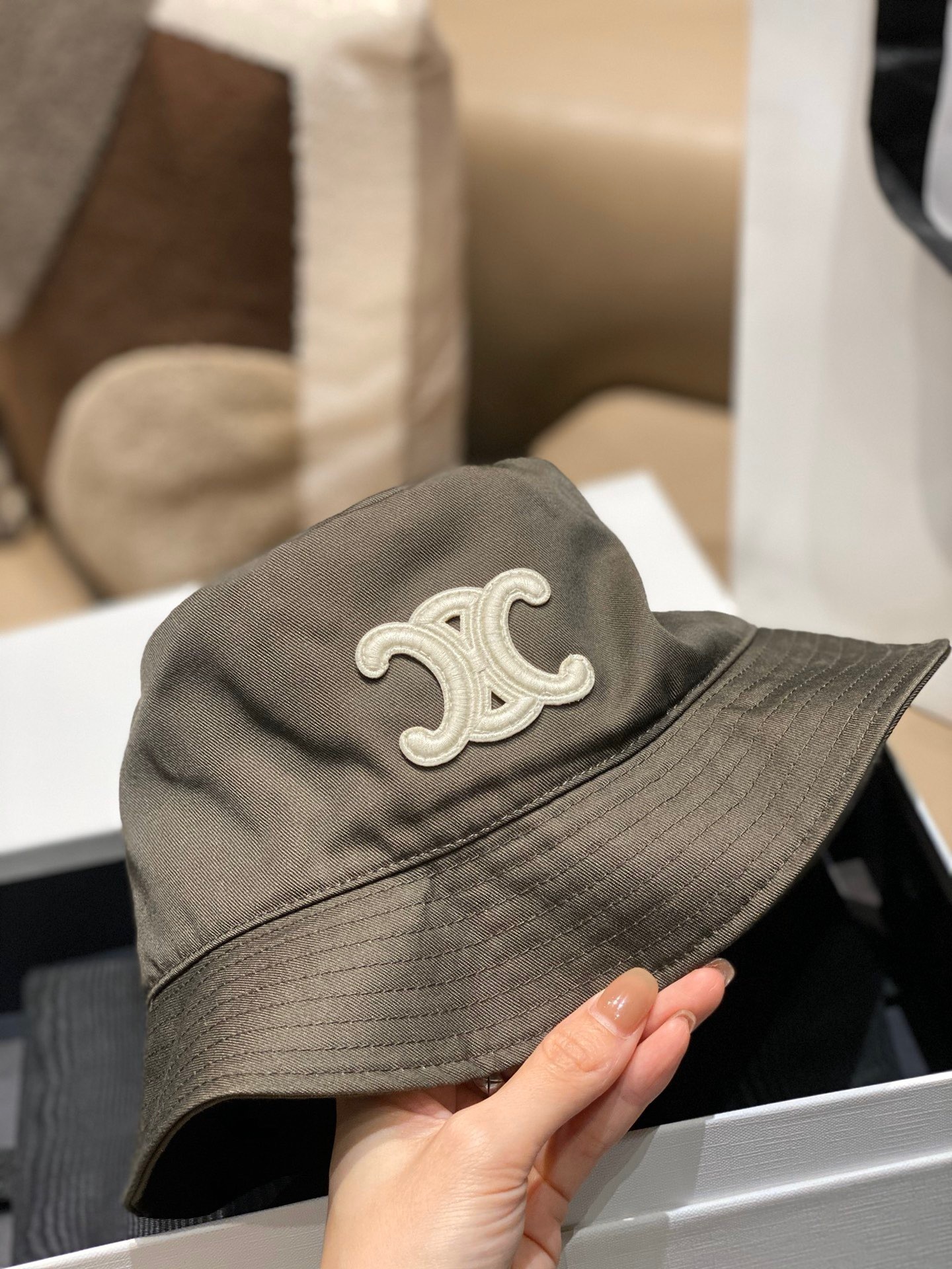 5A68E549-2F1C-4379-A575-1F742FE6F42F