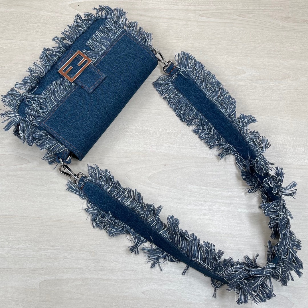 869947D7-2BE7-4B5A-9515-ED5BA15A7EAD