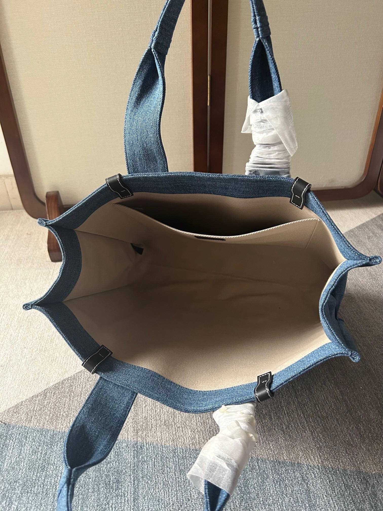 6C946498-8086-43E5-82F9-165DDA427C69