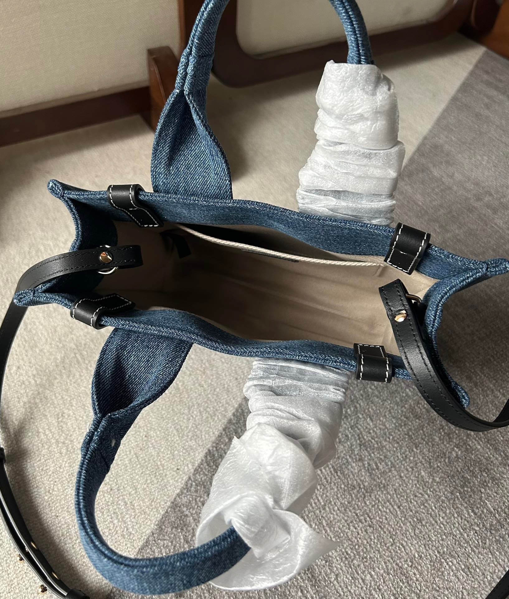 255886B5-7BEA-4CCA-AEBF-F01993C2BFE0