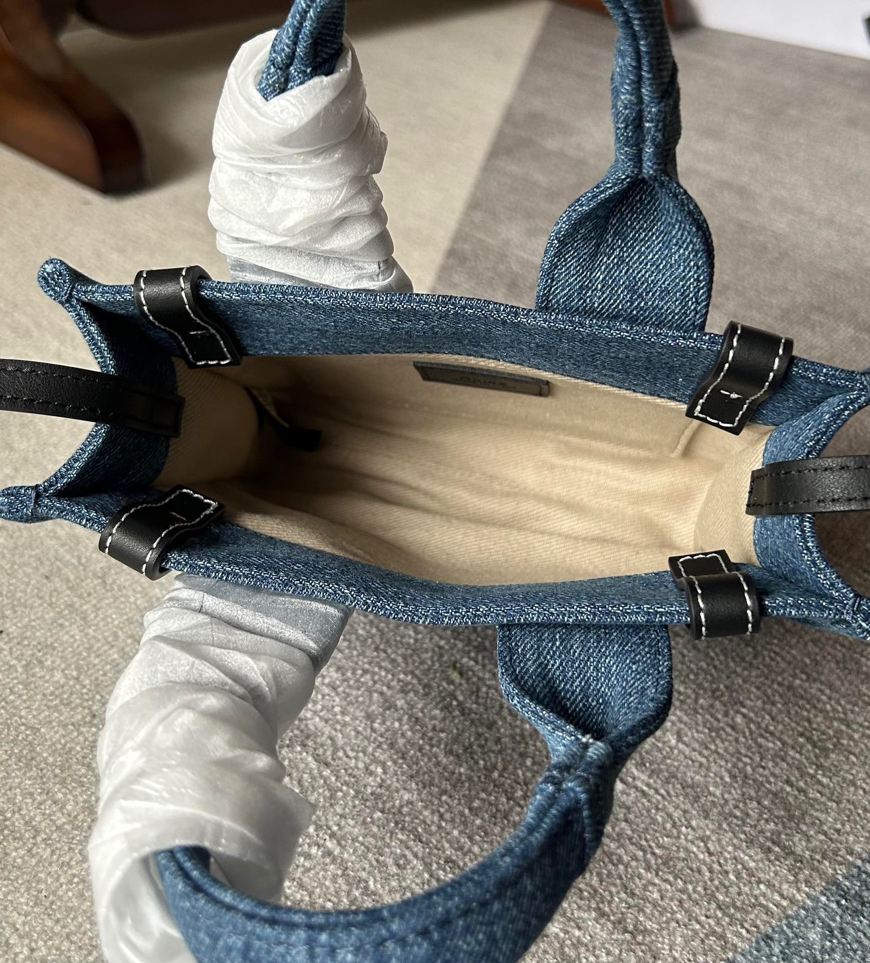 41F3B5B0-4491-4284-B214-0E80E1AFC5FC