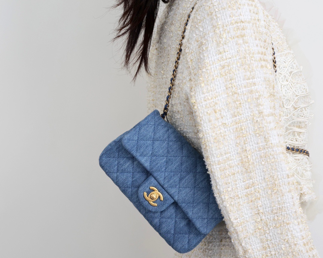 AAF9274D-2B09-48BA-AB41-40DB71525AAF