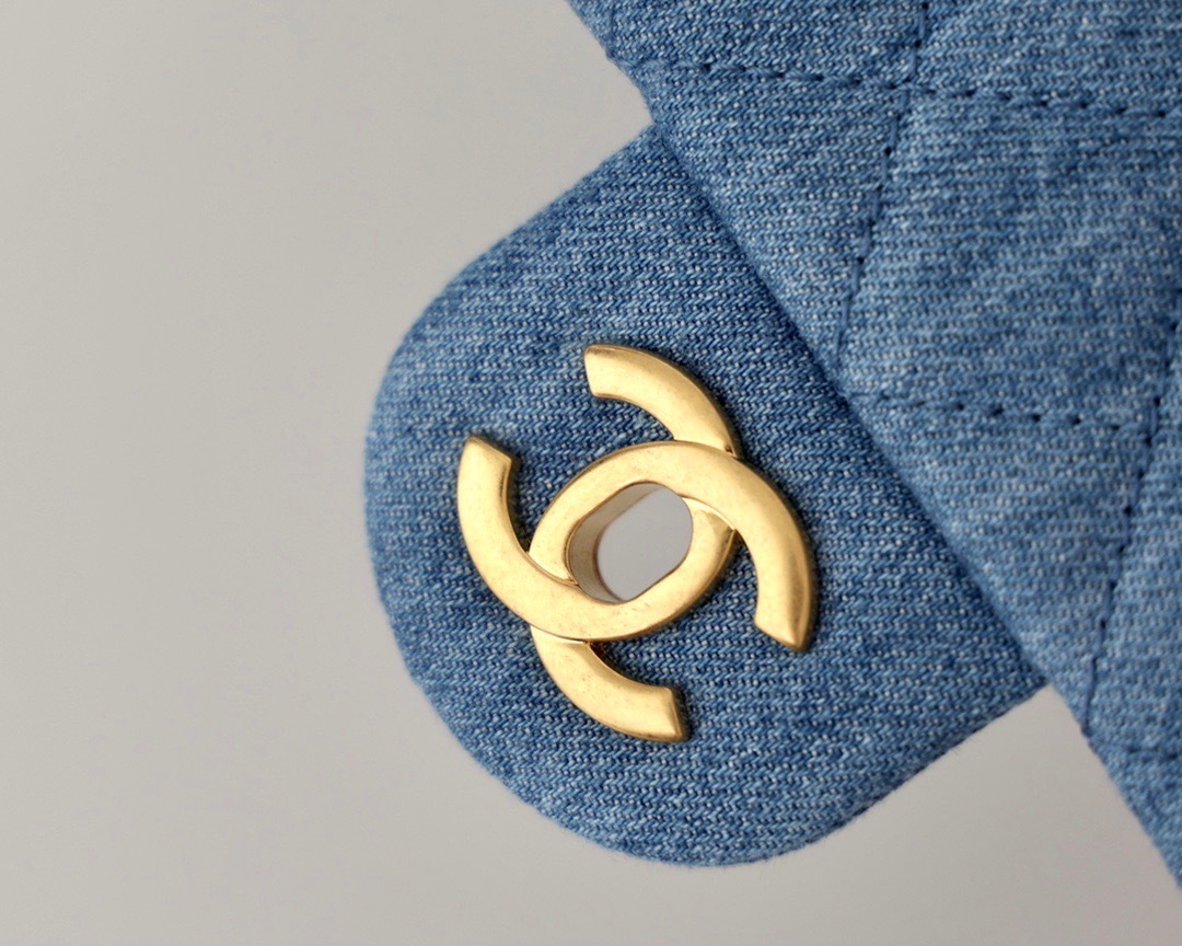 8FAE8558-AAF7-4E34-B7B3-438DC58FD893