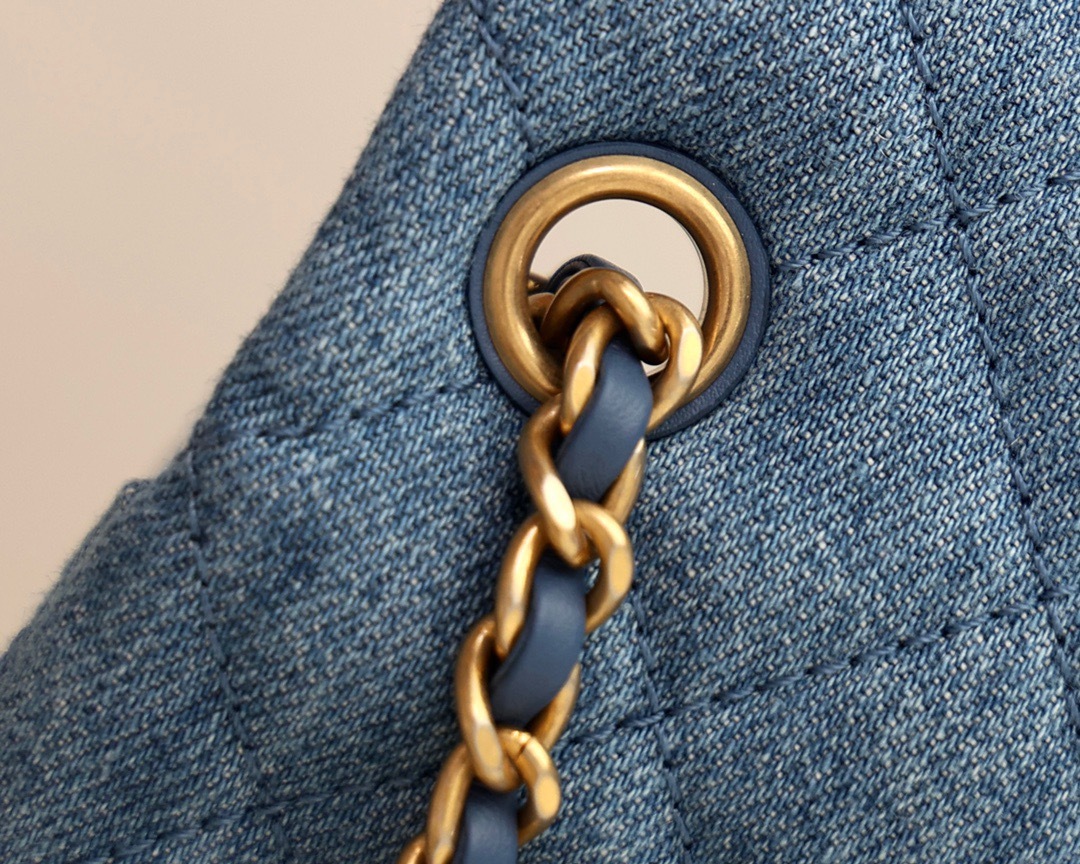 2A2DD1F1-3B56-41DD-98D1-6307D9D6C163