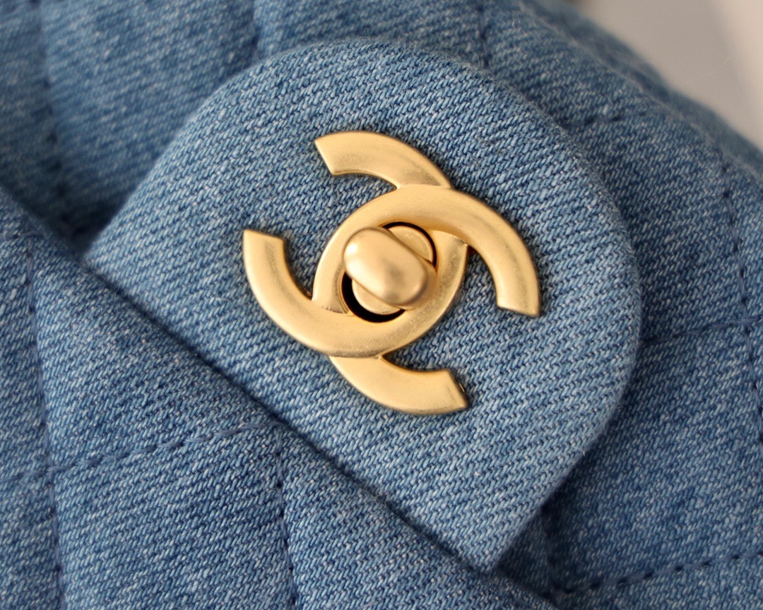 302C93AD-8F20-48D0-9B57-299DAB85EC0F