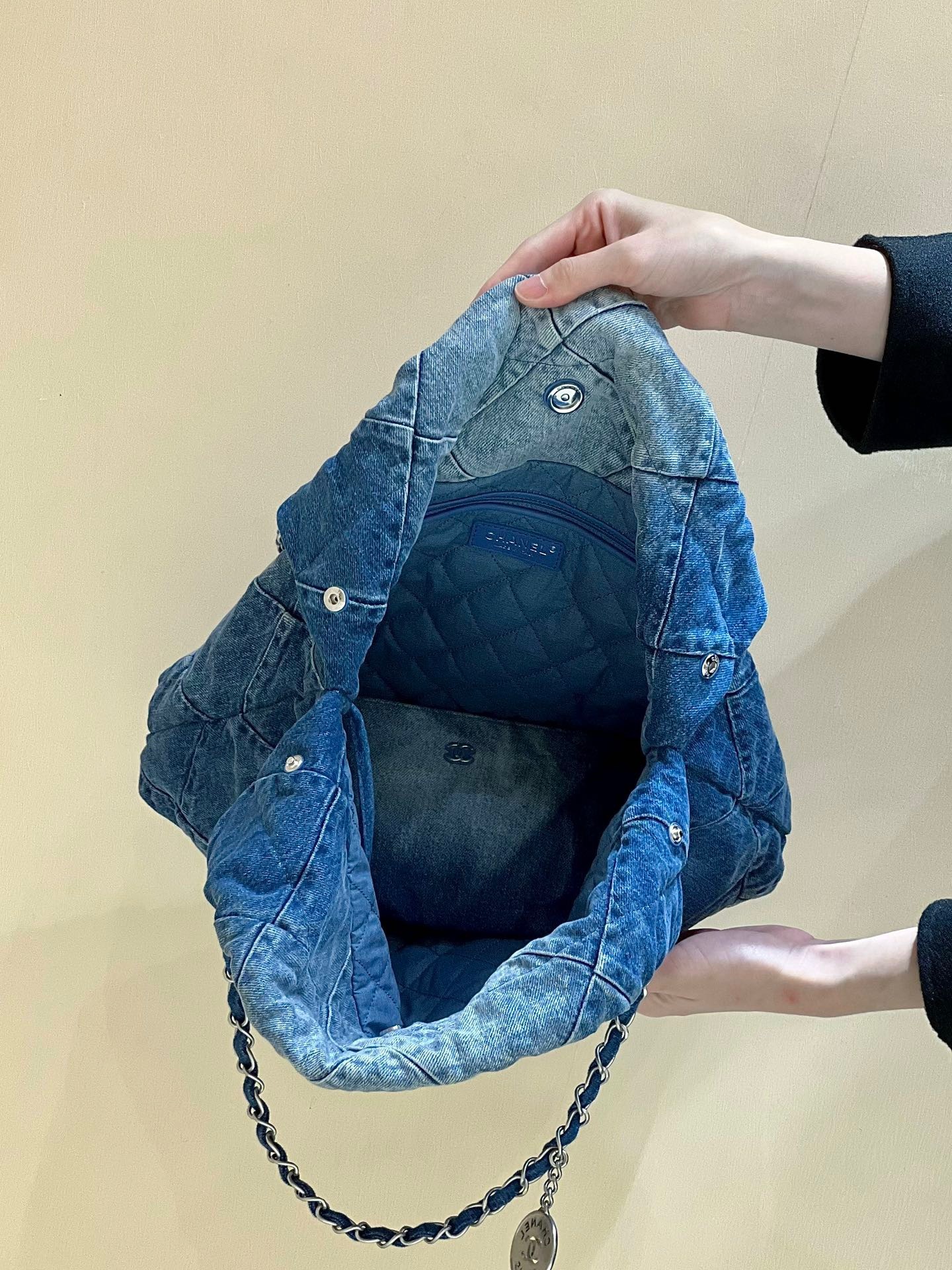 98E1B0BA-3F88-43B9-B372-15427EFB79AF