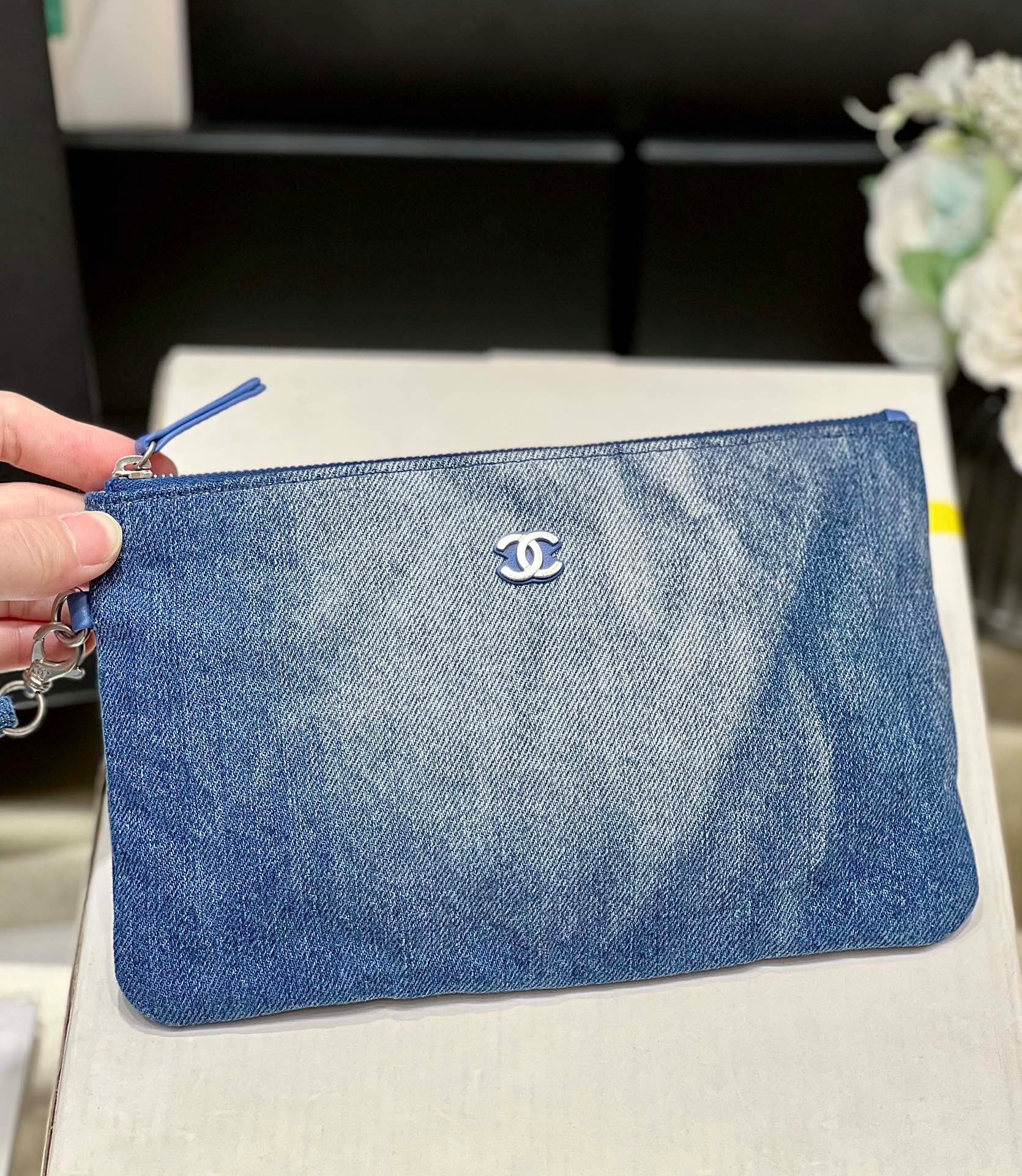 6B0F327B-51DB-42A9-BDAE-F23F6D631516